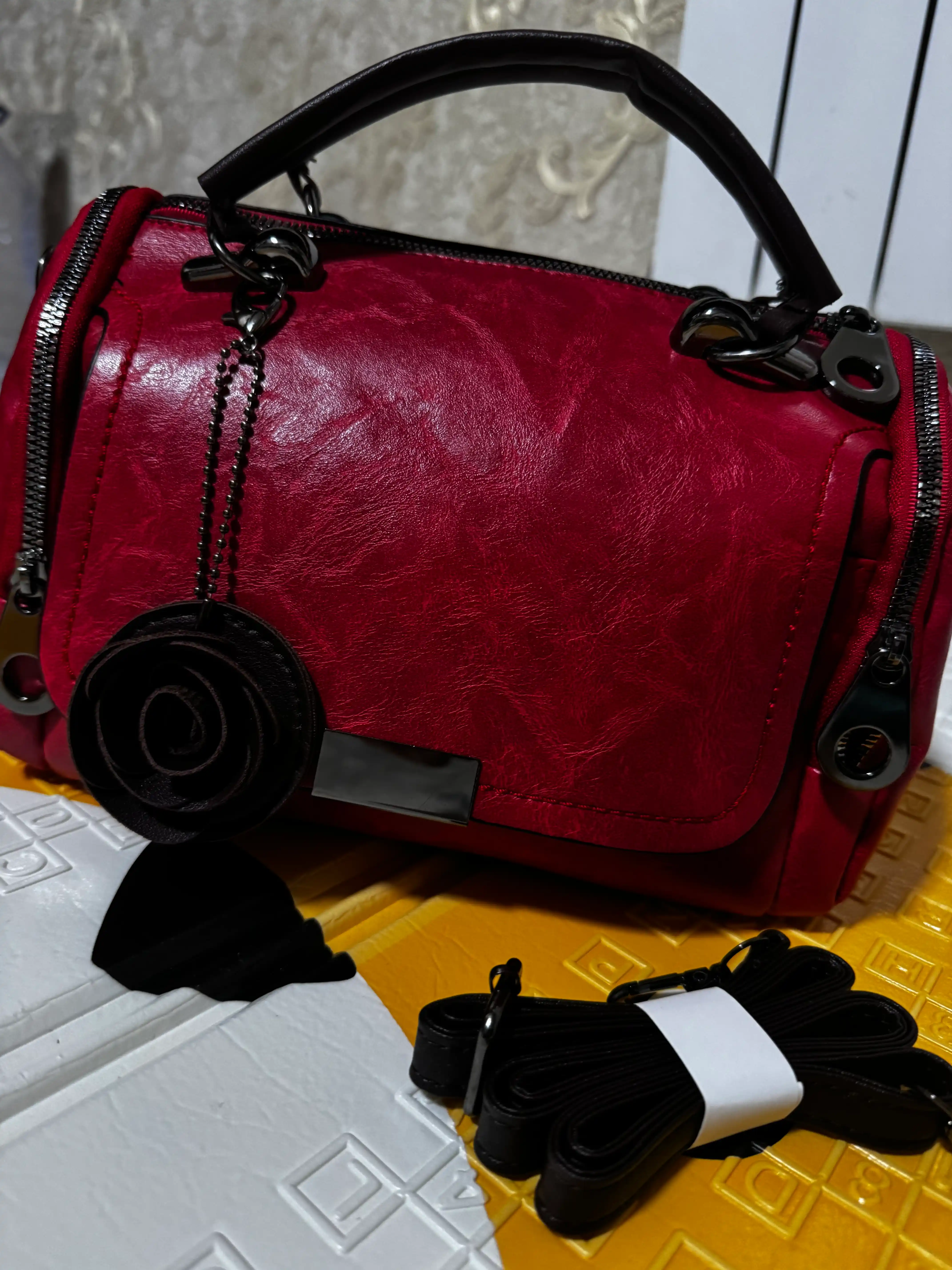 Ayollar uchun fashion qo‘l sumkasi, yelka tasmasi bilan, kundalik va elegant dizayn
