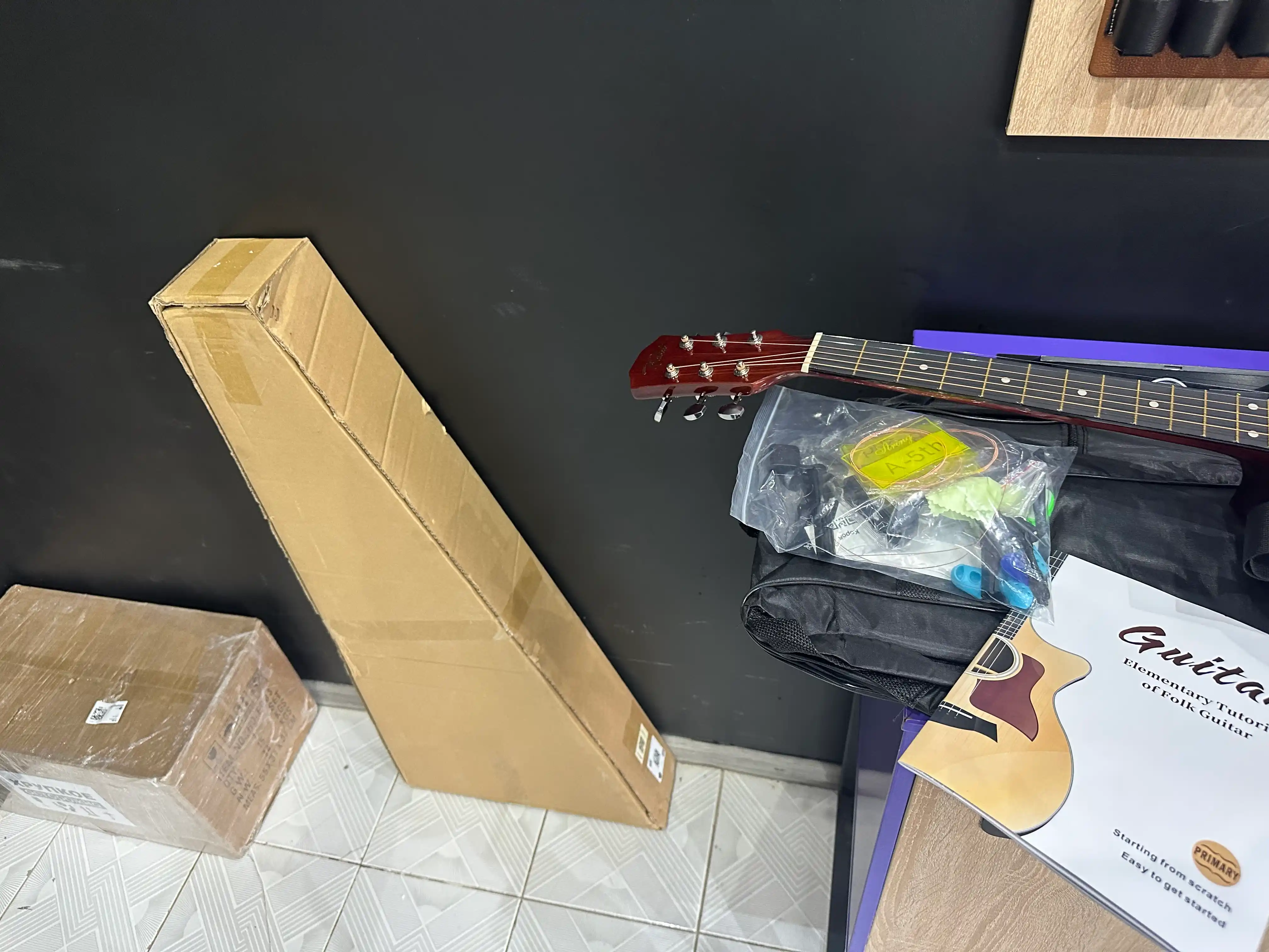 Akustik Gitara Kabat 41 dyuym, 104 sm, 6 torli, havaskor va professionallar, 30 predmet