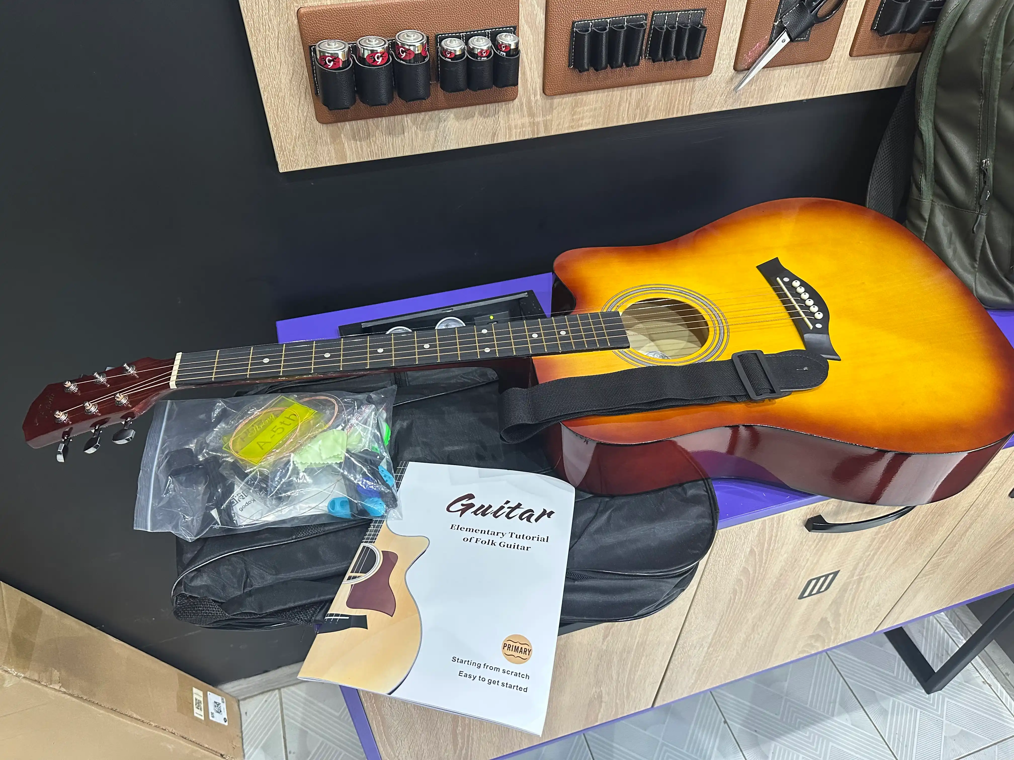 Akustik Gitara Kabat 41 dyuym, 104 sm, 6 torli, havaskor va professionallar, 30 predmet