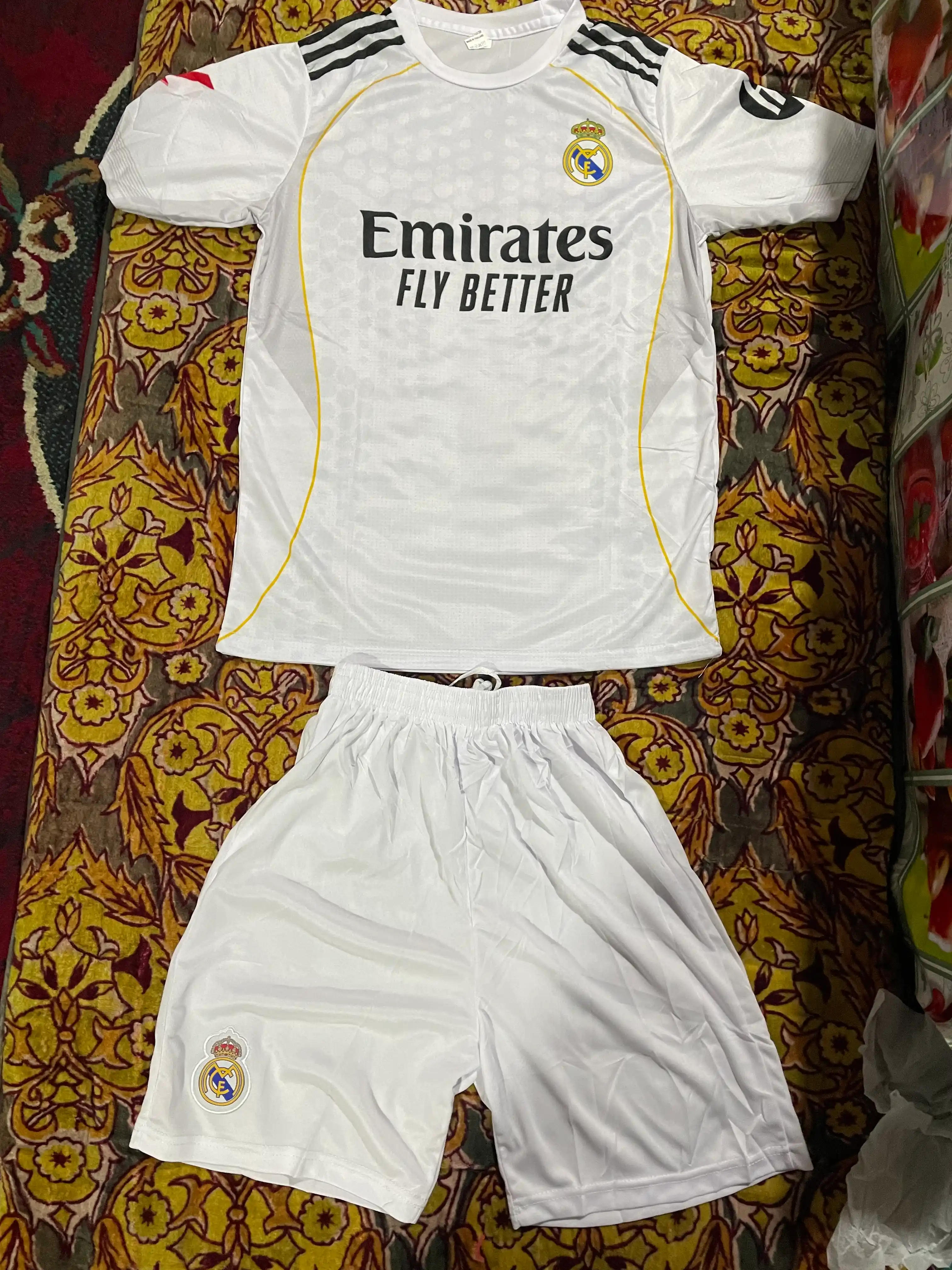 Futbol formasi ''REAL MADRID'', uy va safar uchrashuvlari uchun, 2025-26
