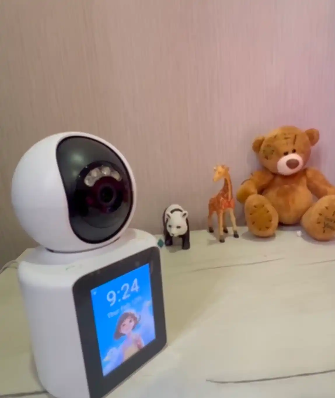 Juft linzali va harakat sensoriga ega Wi-Fi video kuzatuv kamerasi