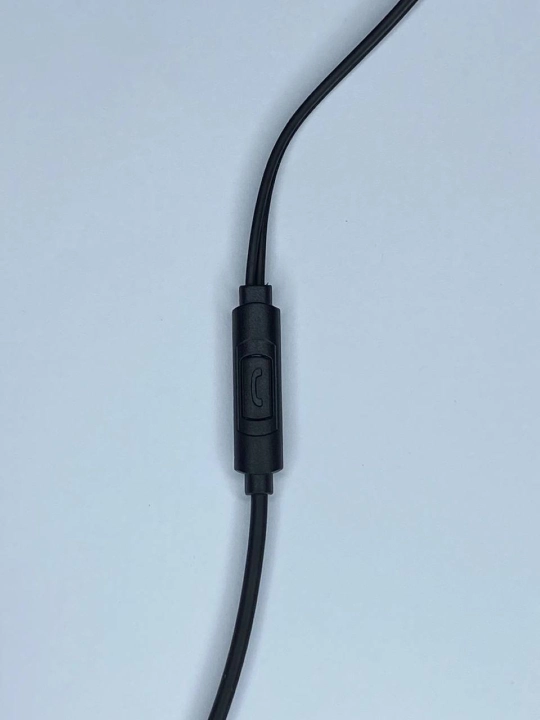 Kompyuter va telefon uchun universal mikrofonli simli quloqchinlar