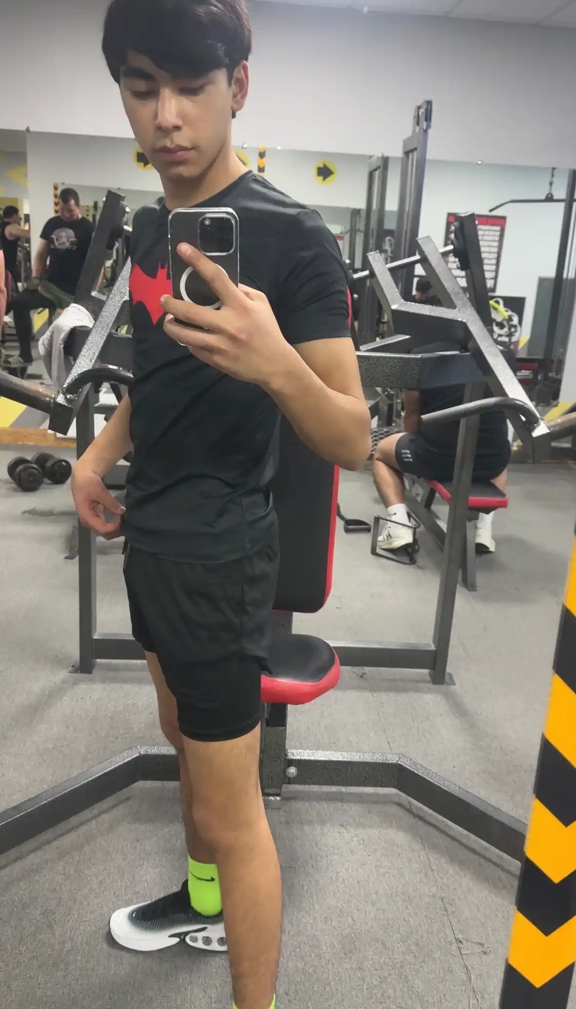 Erkaklar uchun kompression sport futbolkasi zal va fitnes uchun rashgard