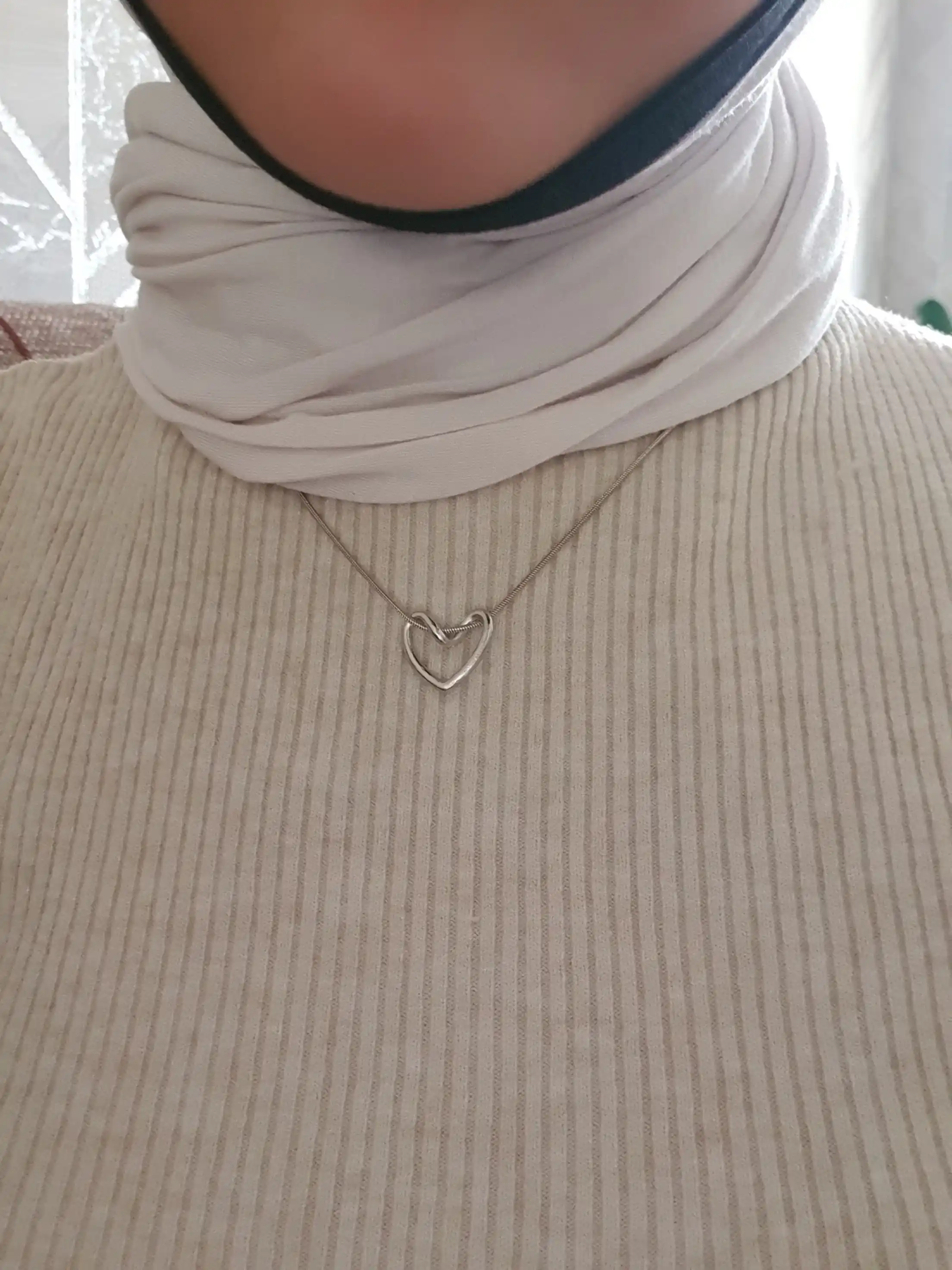 Ayollar uchun nafis ishlangan o'zgacha zanjir, bo'yin zanjiri