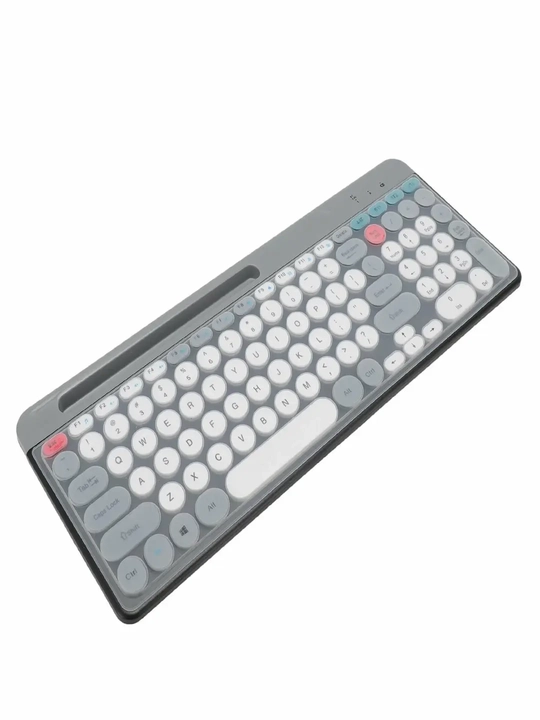 Simsiz va simli Acer klaviaturasi va sichqonchasi, to‘plamda