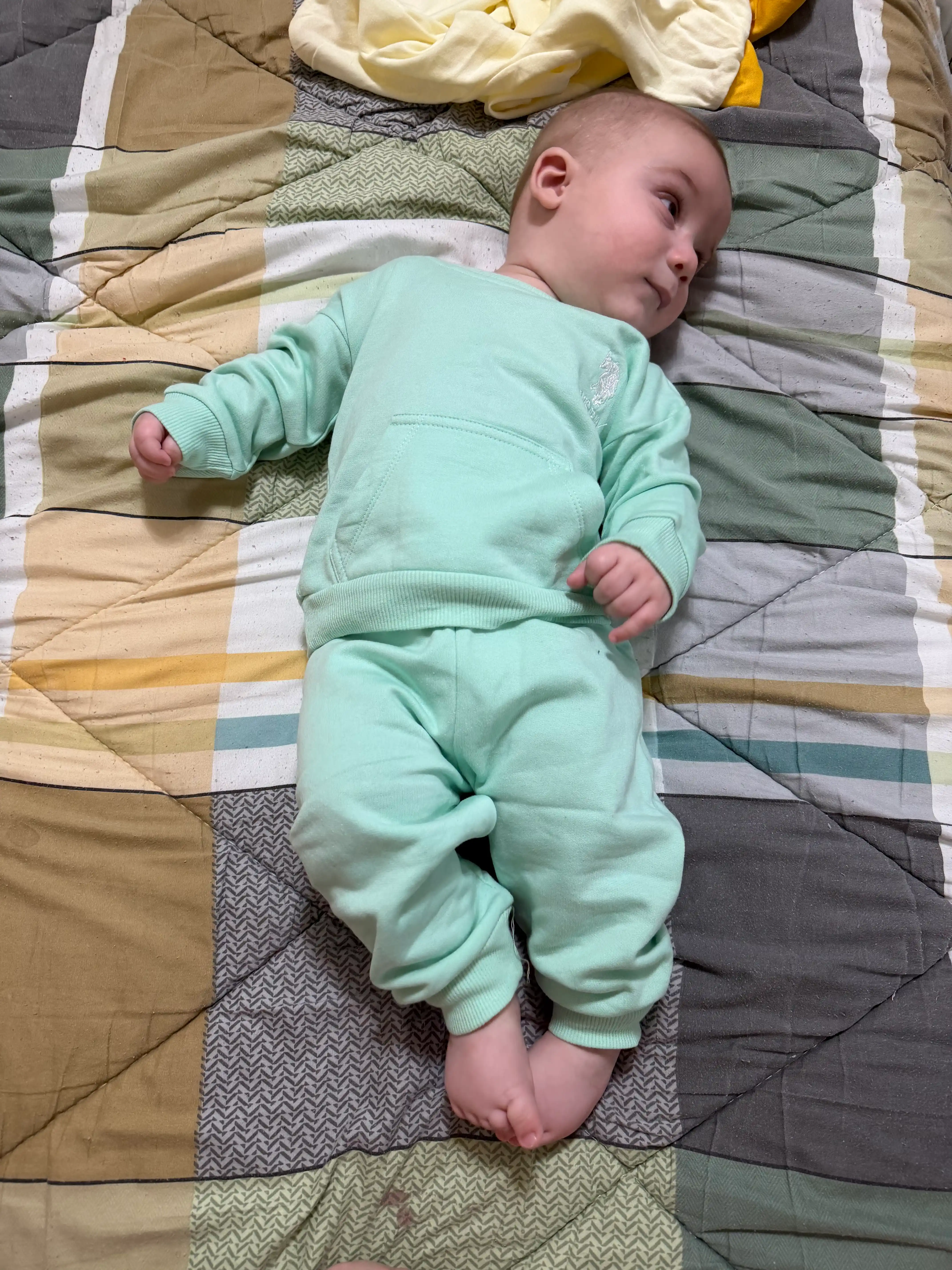 Issiq sport kostyumi, 6 oydan 4 yoshgacha bo'lgan o'g'il bolalar uchun, har kuni uchun