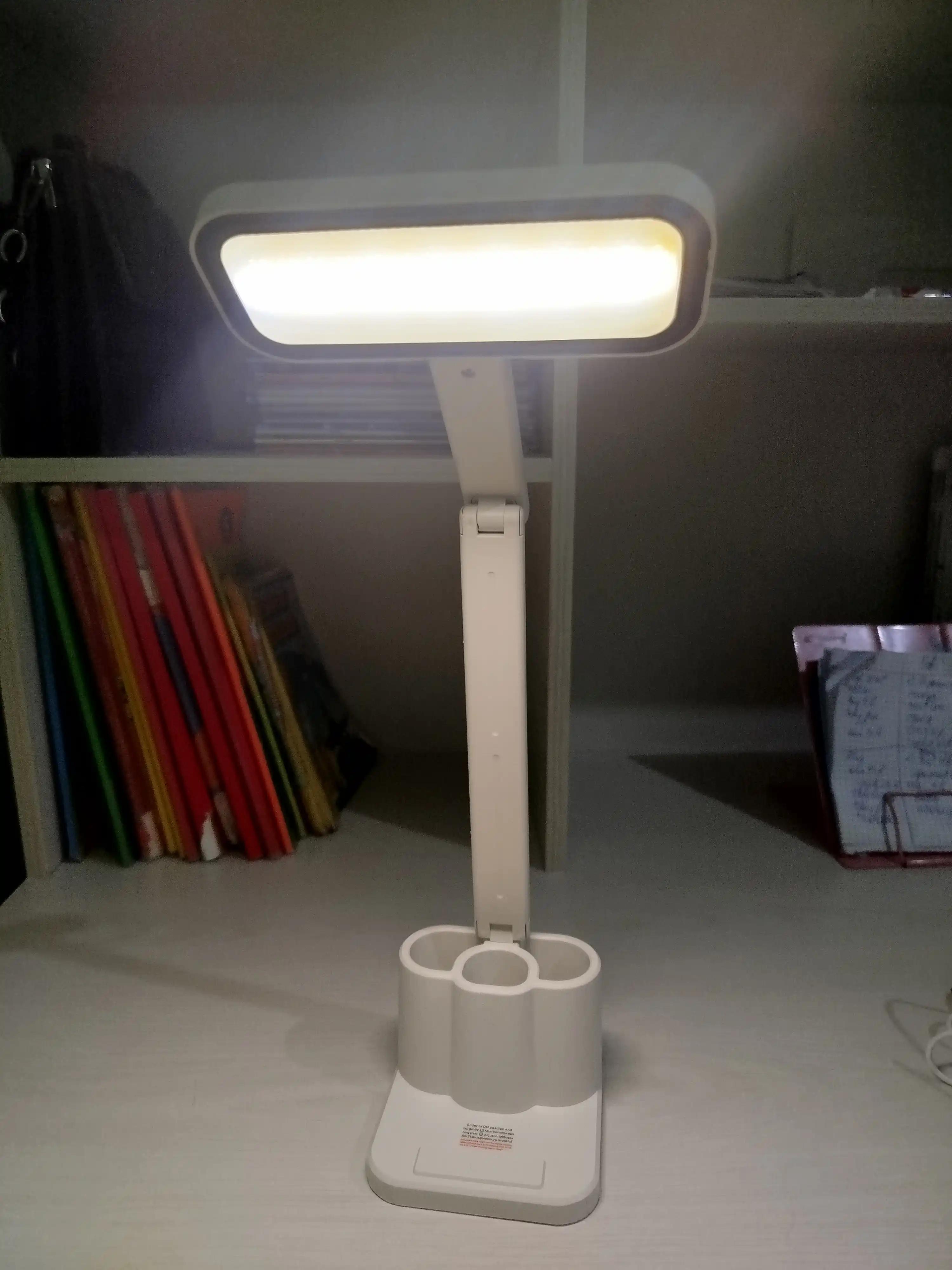 Stol usti, ko‘p funksiyali lampa, o‘quv va boshqa maqsadlar uchun