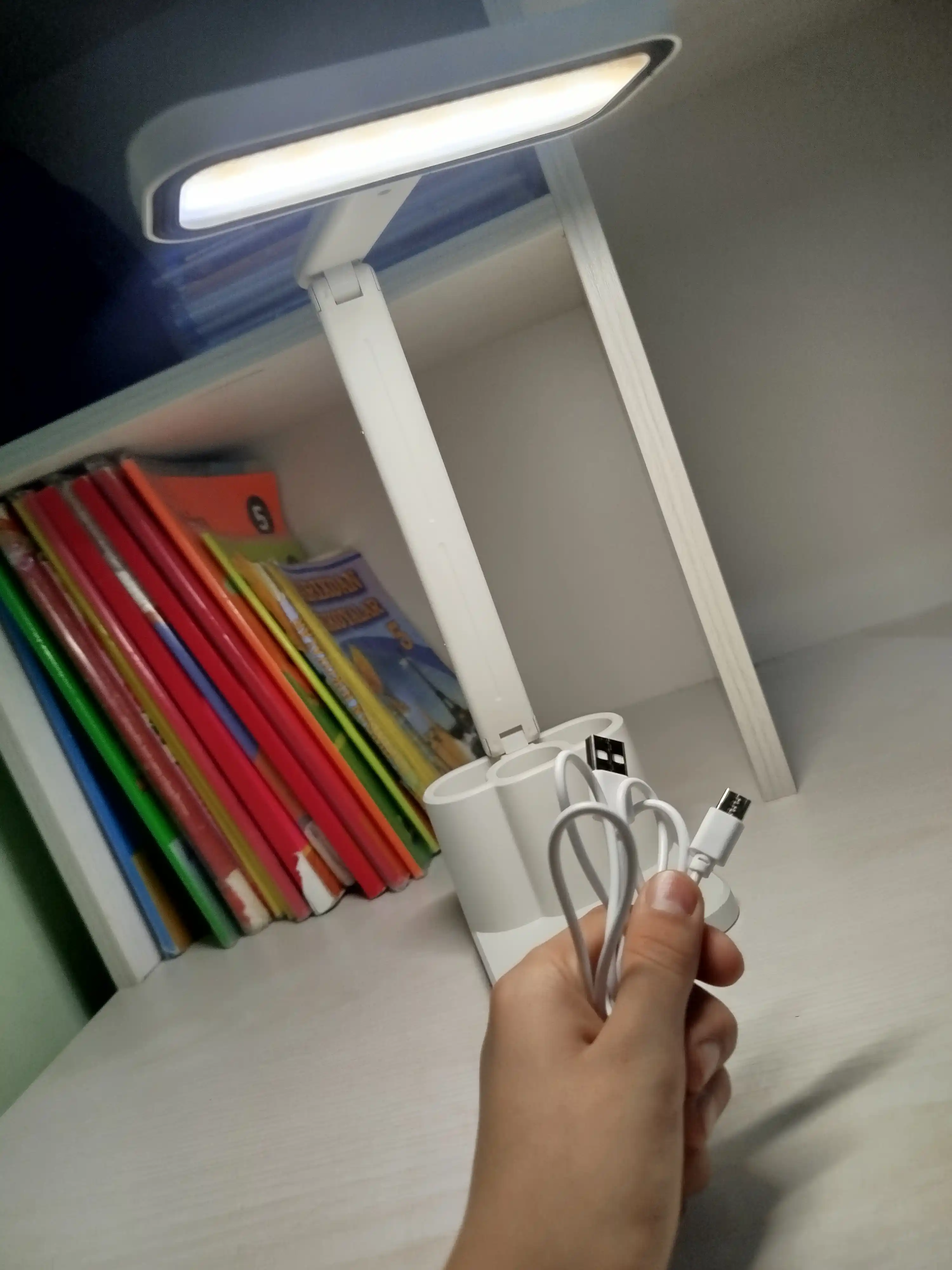 Stol usti, ko‘p funksiyali lampa, o‘quv va boshqa maqsadlar uchun