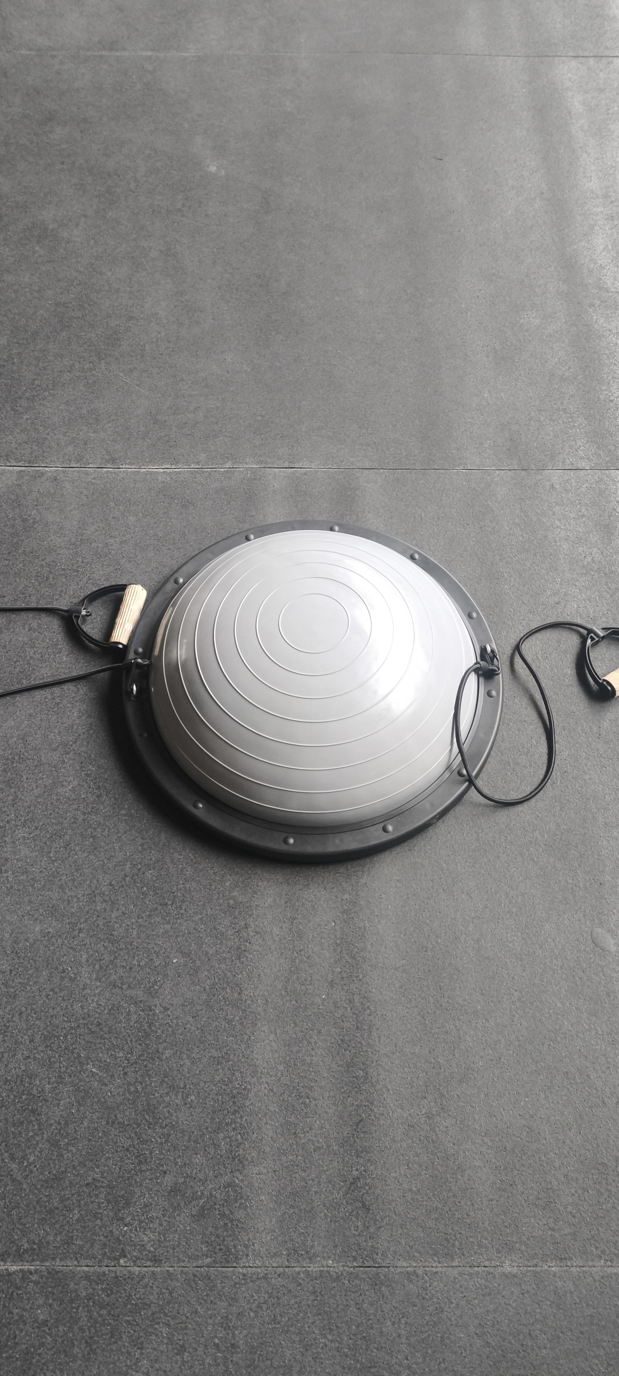 Балансировочное полушарие BOSU для спорта и фитнеса