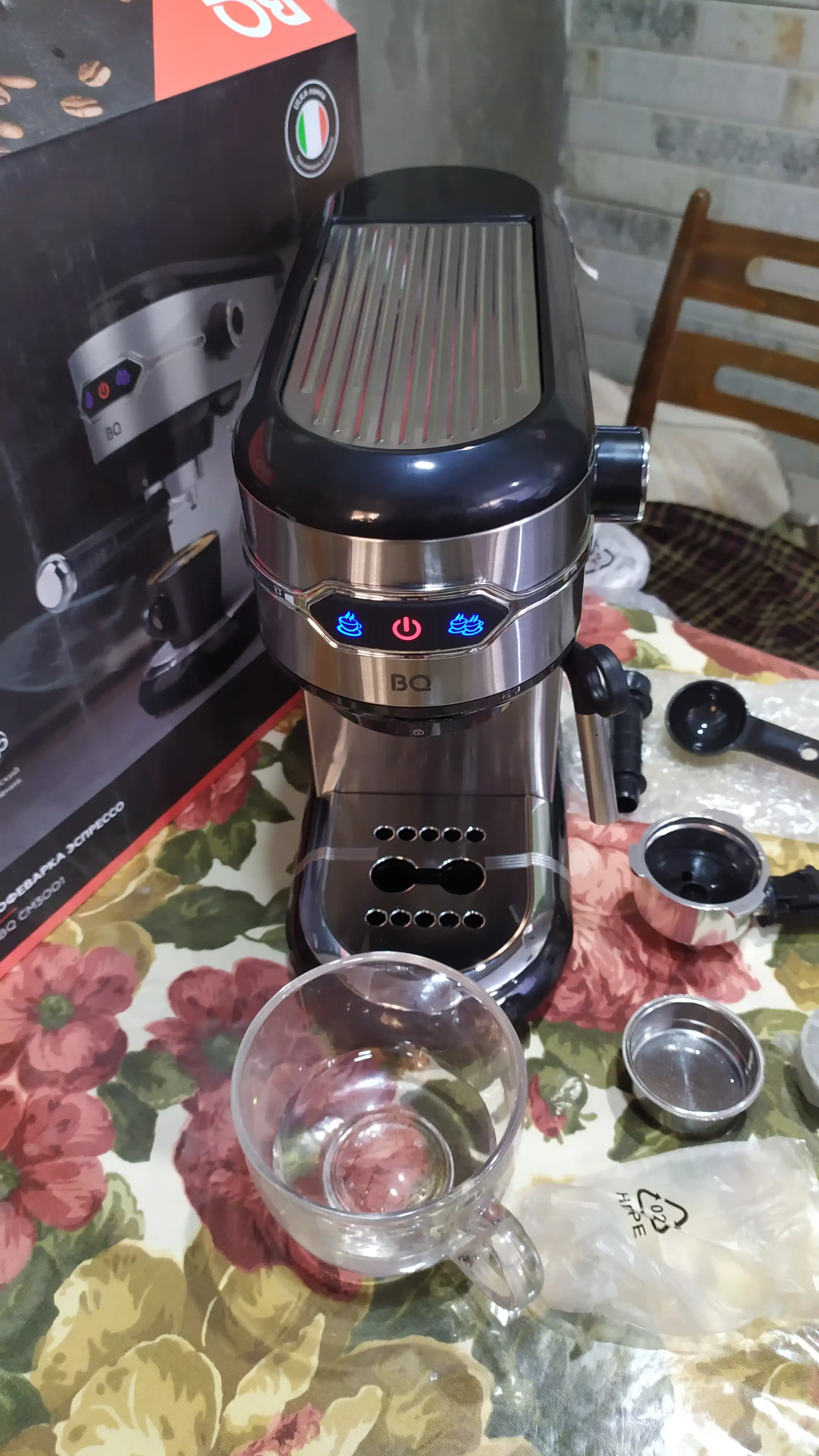 Кофеварка рожковая BQ CM3001, кофемашина, мощность 1450 Вт, объем 1 л, помпа Ulka