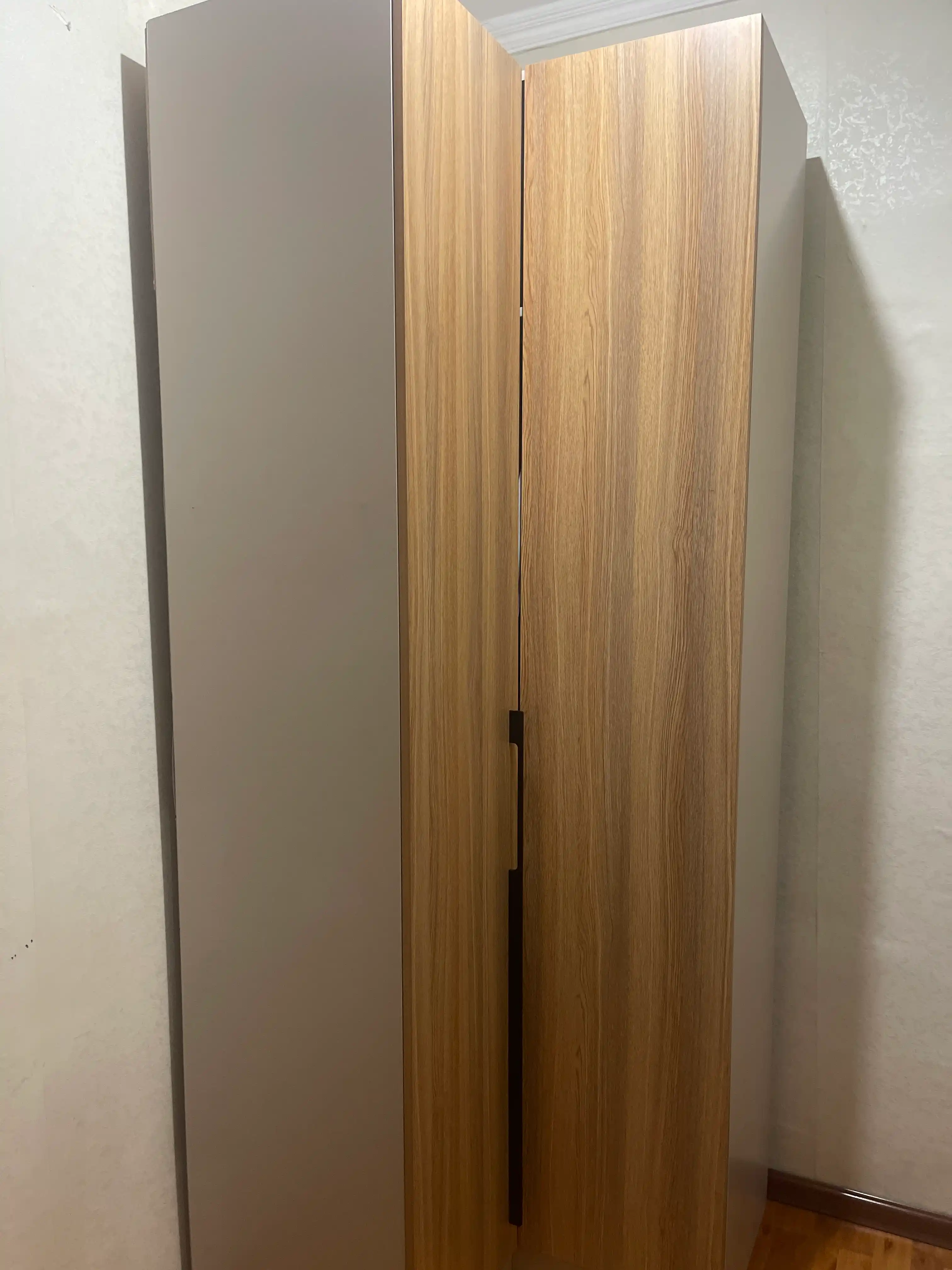 MEBELON burchak shkafi, ochiladigan eshik, keng sig‘imli, 230×82×45 sm