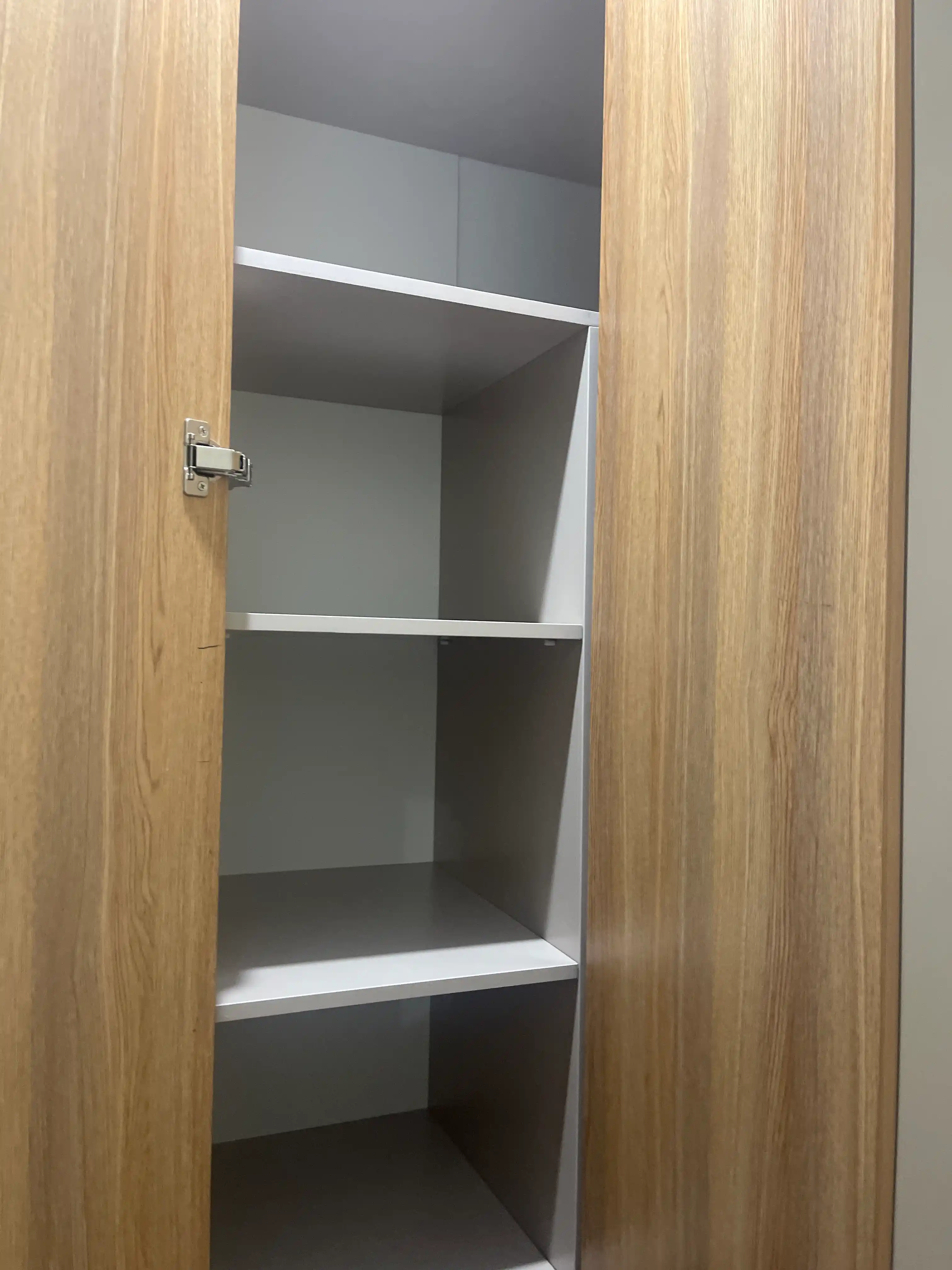 MEBELON burchak shkafi, ochiladigan eshik, keng sig‘imli, 230×82×45 sm