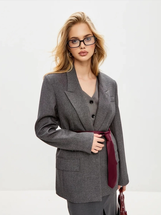 Ayollar quyosh ko‘zoynagi Miu Miu, oval model, UV400 himoyasi bilan