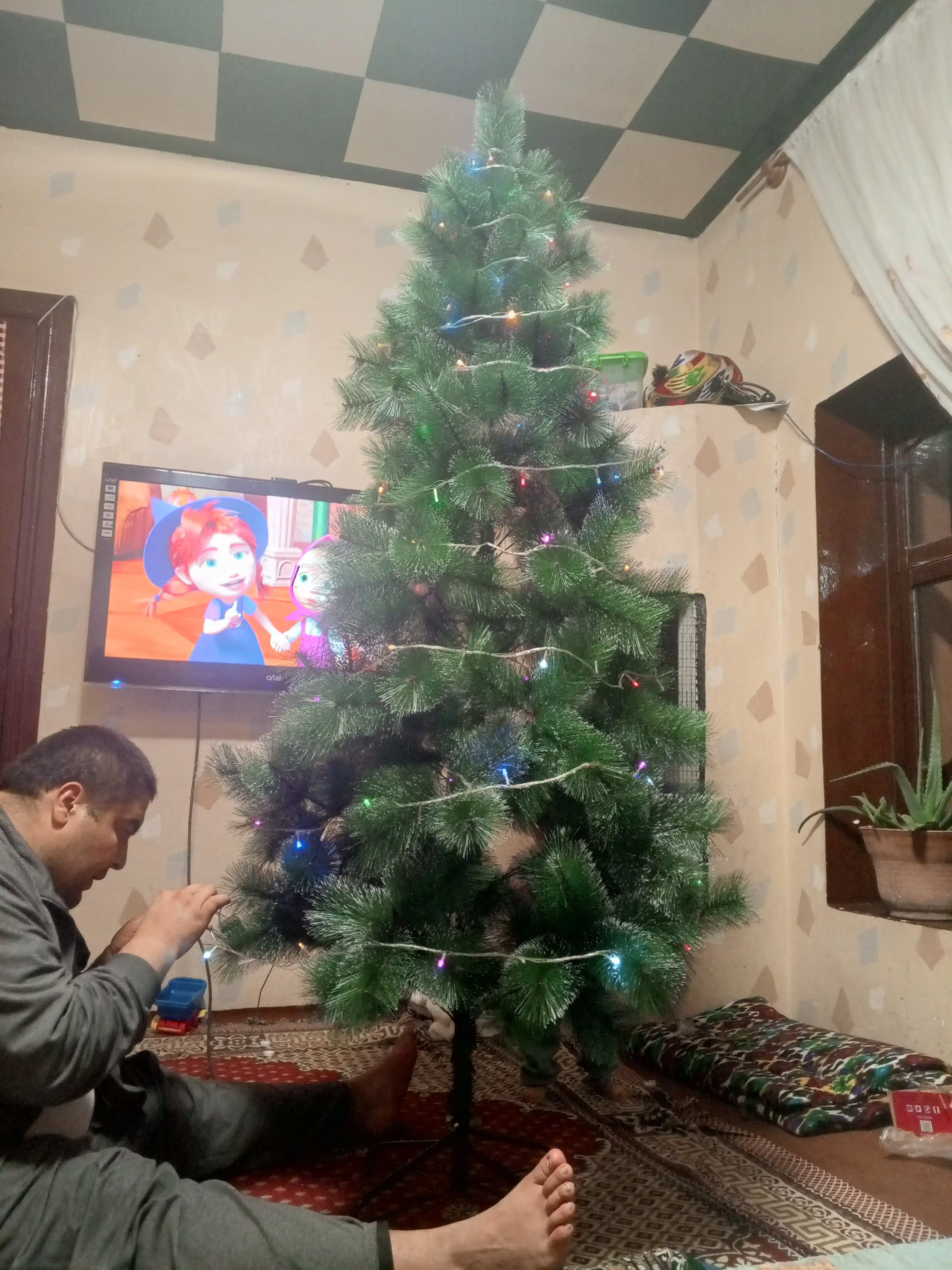 Yangi yil uchun sun'iy archa, bayram uchun bezak, 60 sm dan 300 sm gacha