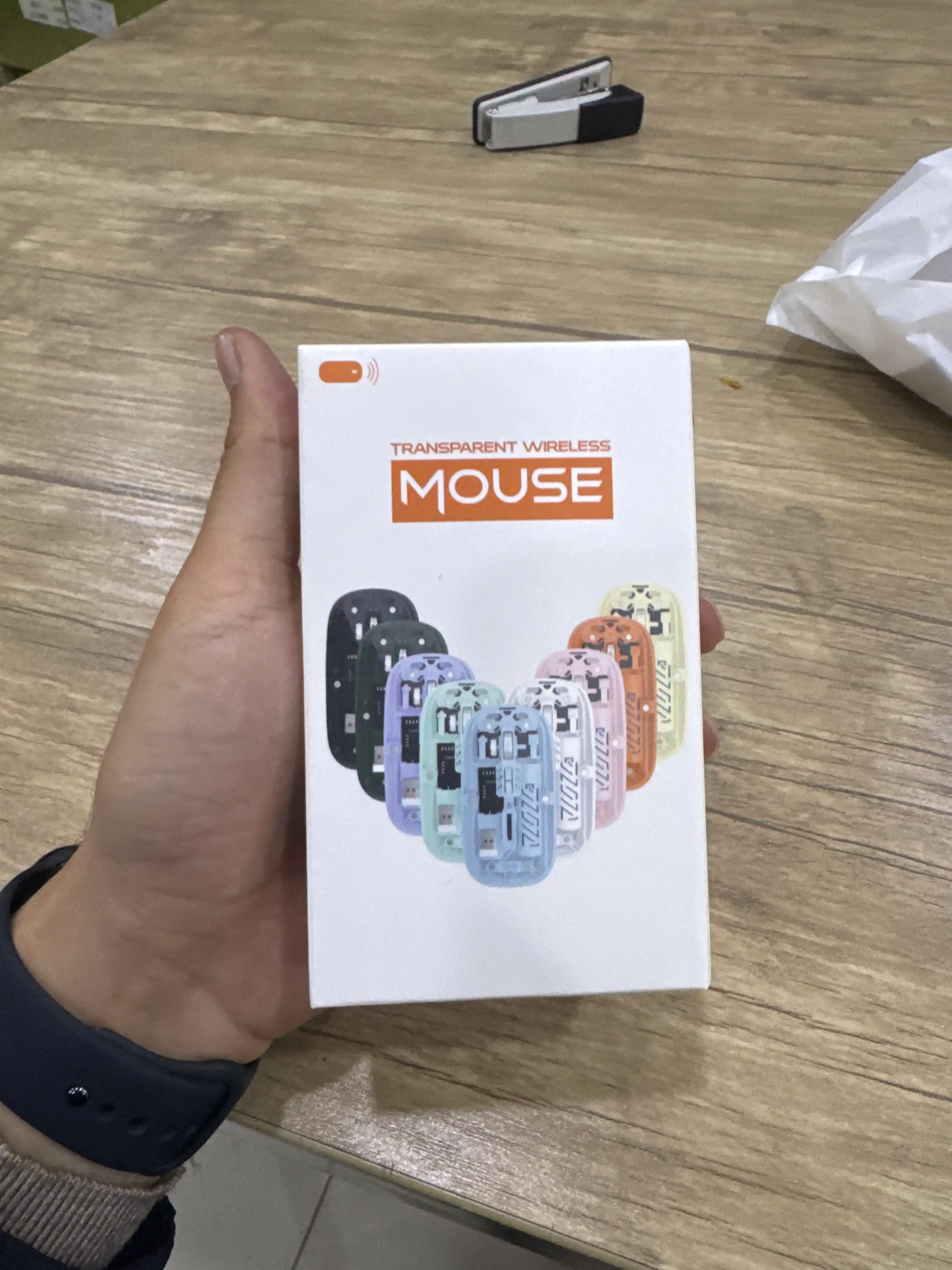 Simsiz sichqoncha 1600 DPI, shaffof korpus va 400 mAh batareya bilan