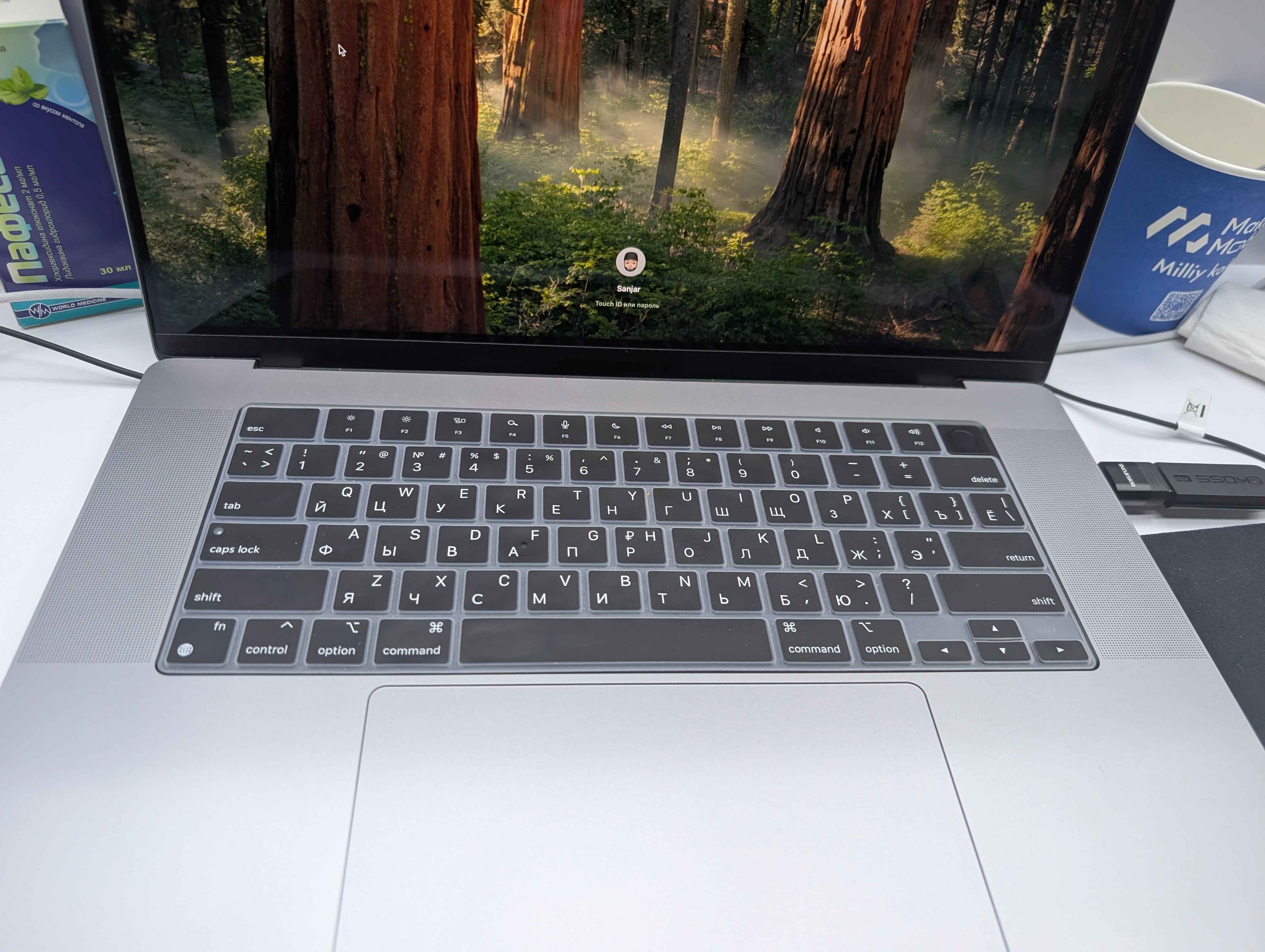 Пленка/наклейка на клавиатуру с русской раскладкой для Macbook Air/Pro/13.3/13.6/M1/M2