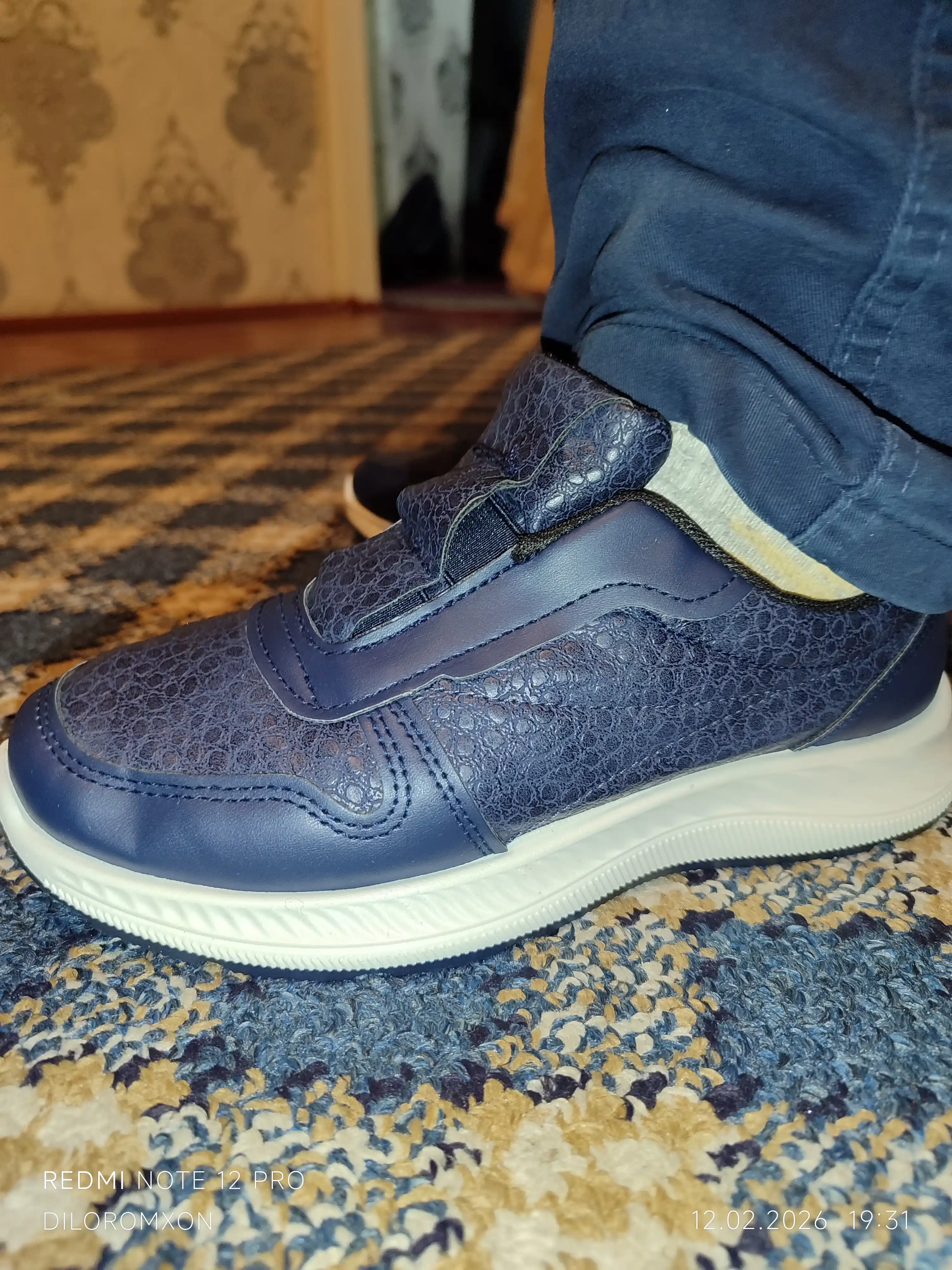 Erkaklar sliponlari DISHER FrostStep, qishki, issiq, 1 o’lcham katta oling