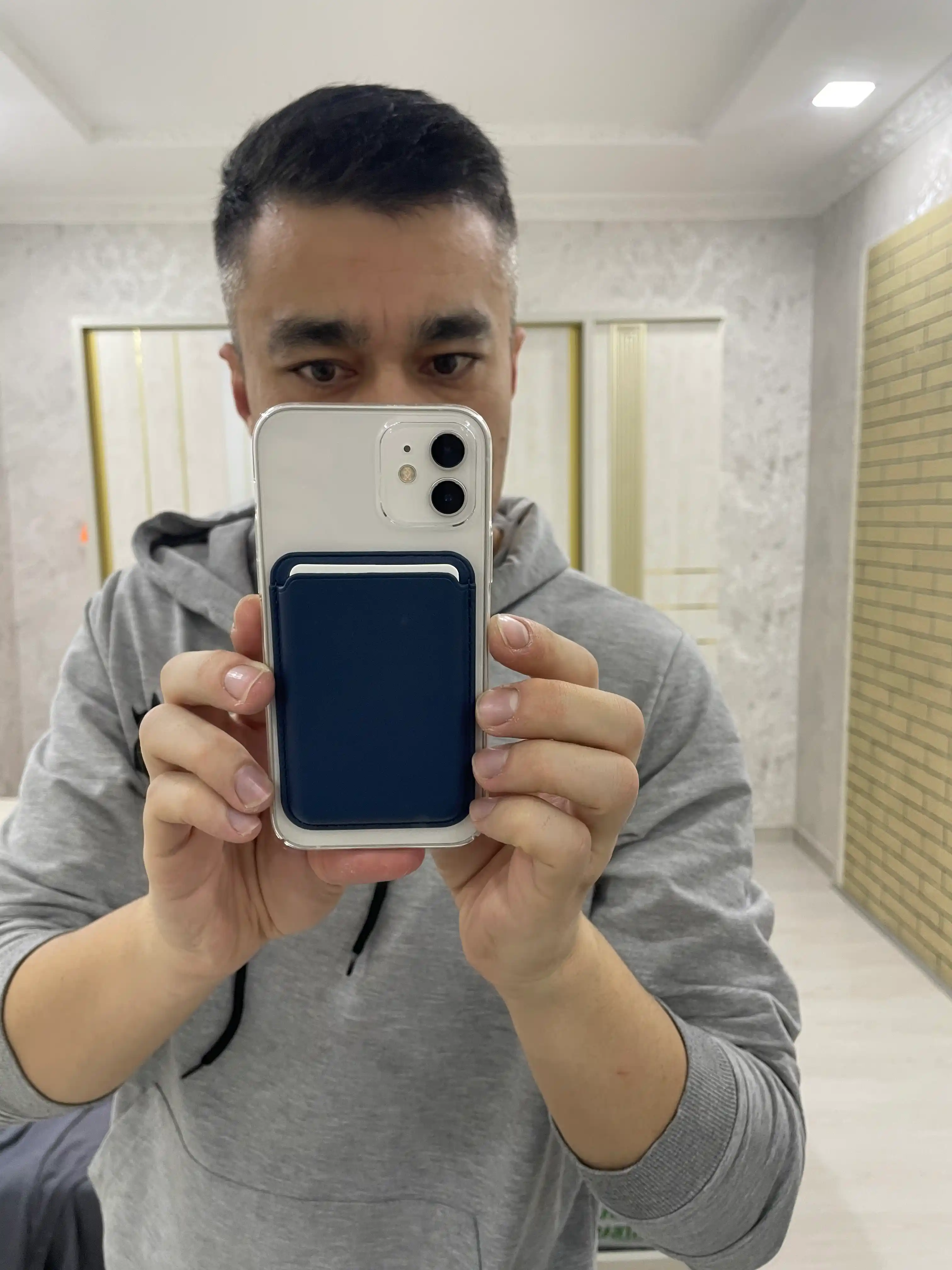 IPhone uchun MagSafe kartxolder, bank kartalari uchun