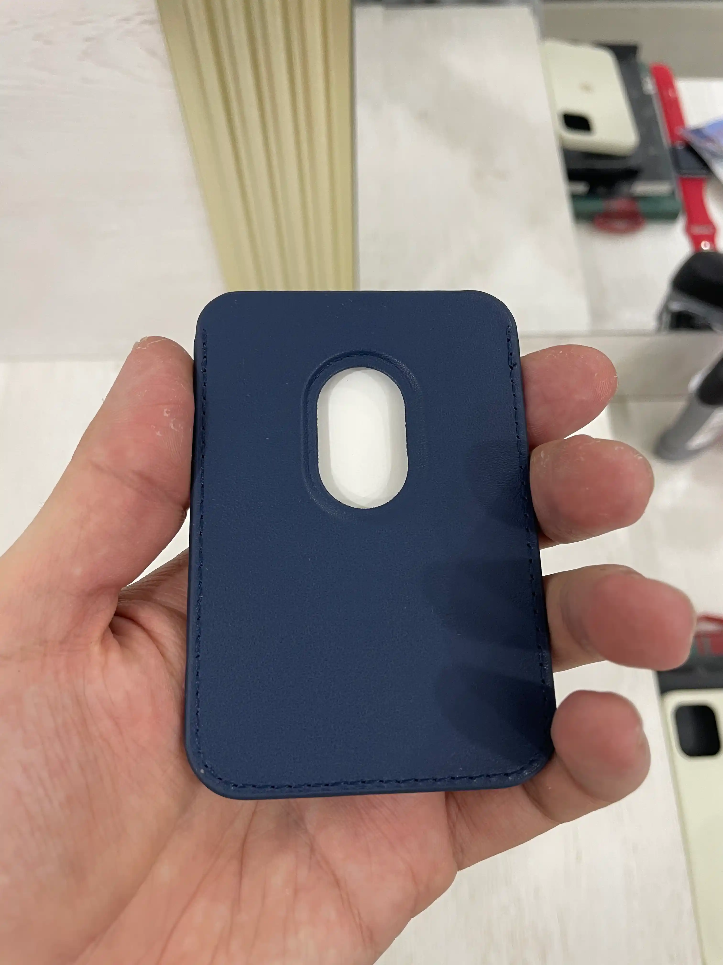 IPhone uchun MagSafe kartxolder, bank kartalari uchun