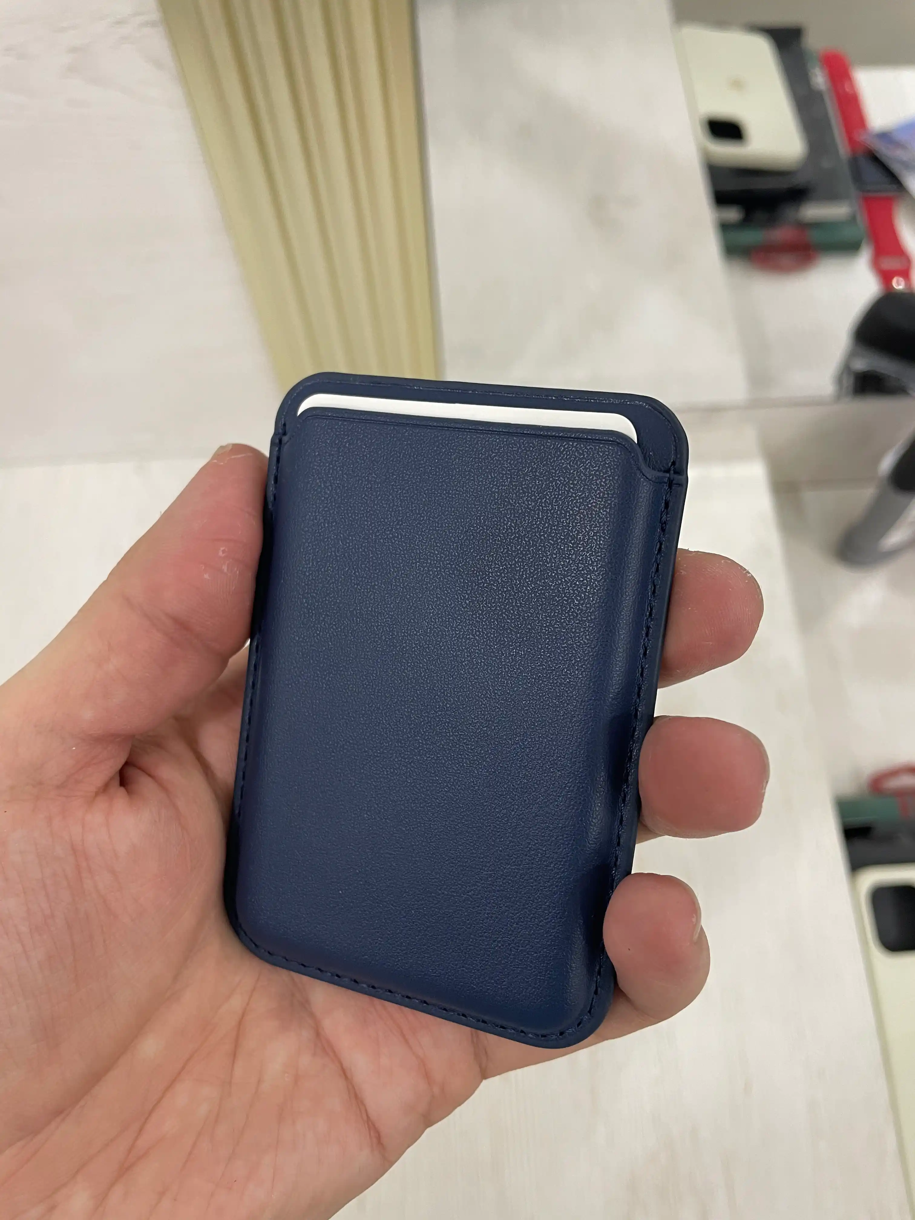 IPhone uchun MagSafe kartxolder, bank kartalari uchun
