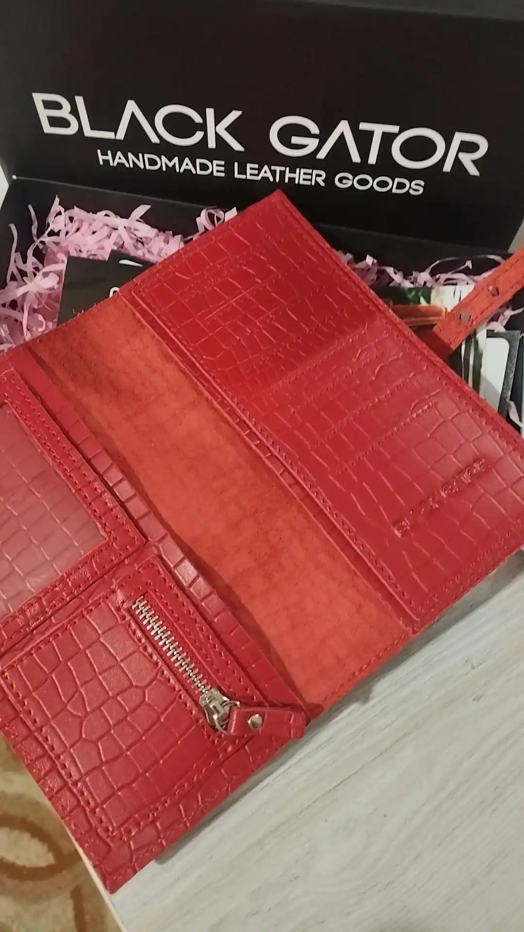 Ayollar portmone Charme Black Gator, tabiiy charmdan