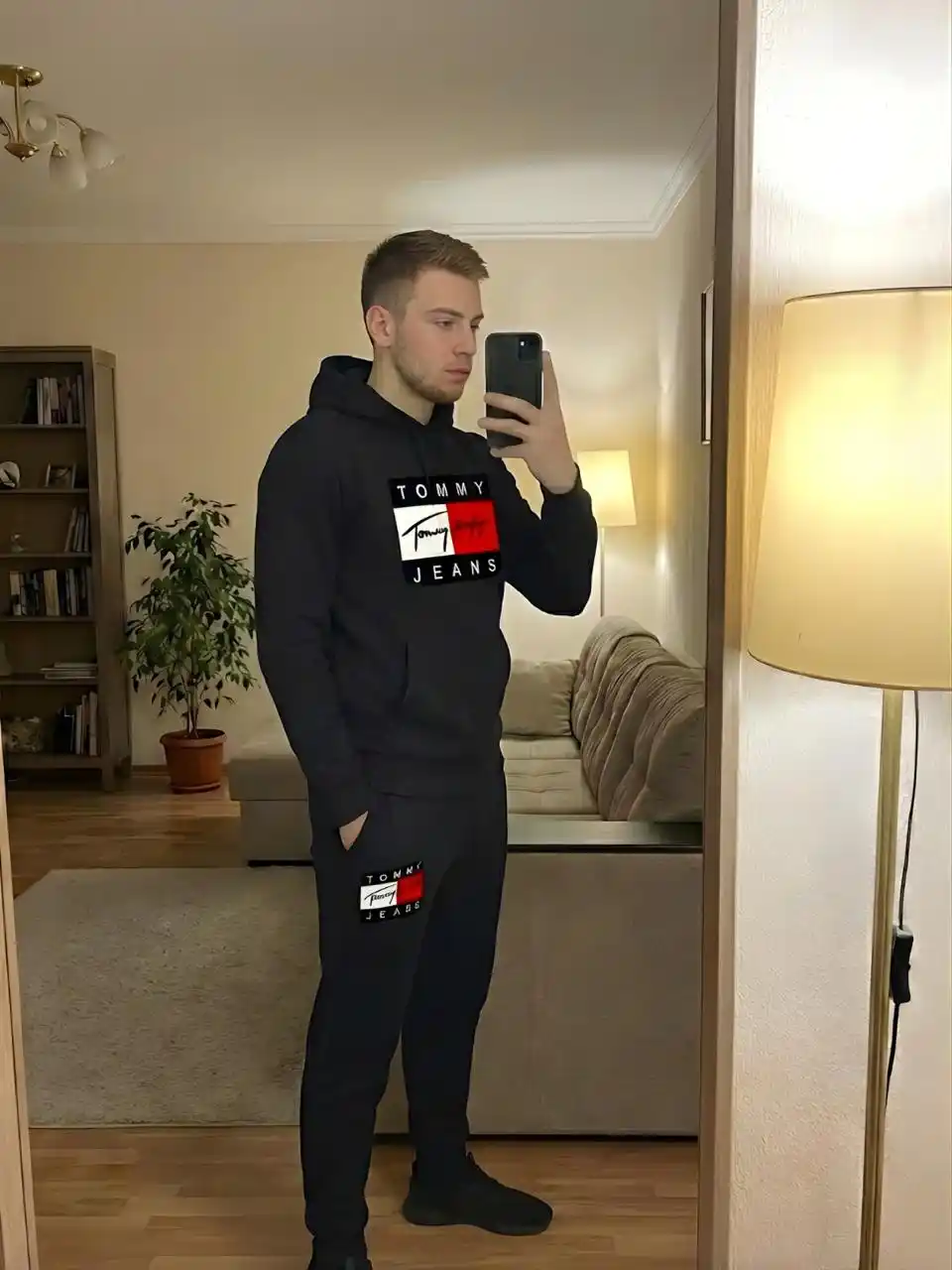 Erkaklar sport kostyumi Tommy Hilfiger, xudi va shalvar, dvoyka
