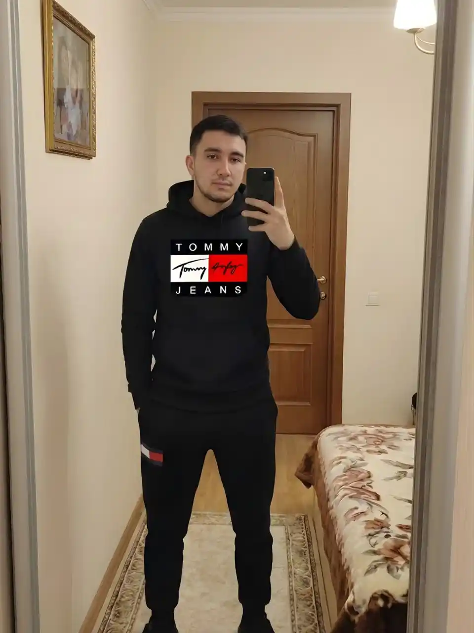 Erkaklar sport kostyumi Tommy Hilfiger, xudi va shalvar, dvoyka