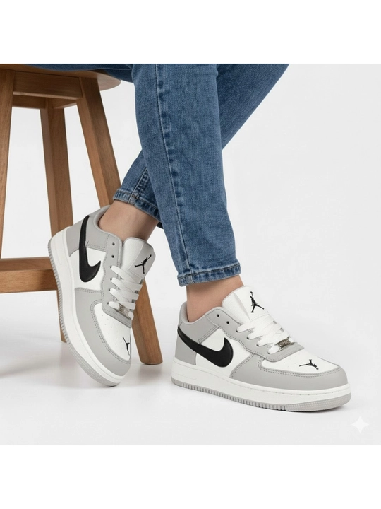 Ayollar va qizlar uchun krossovkalar Nike Air Jordan - 