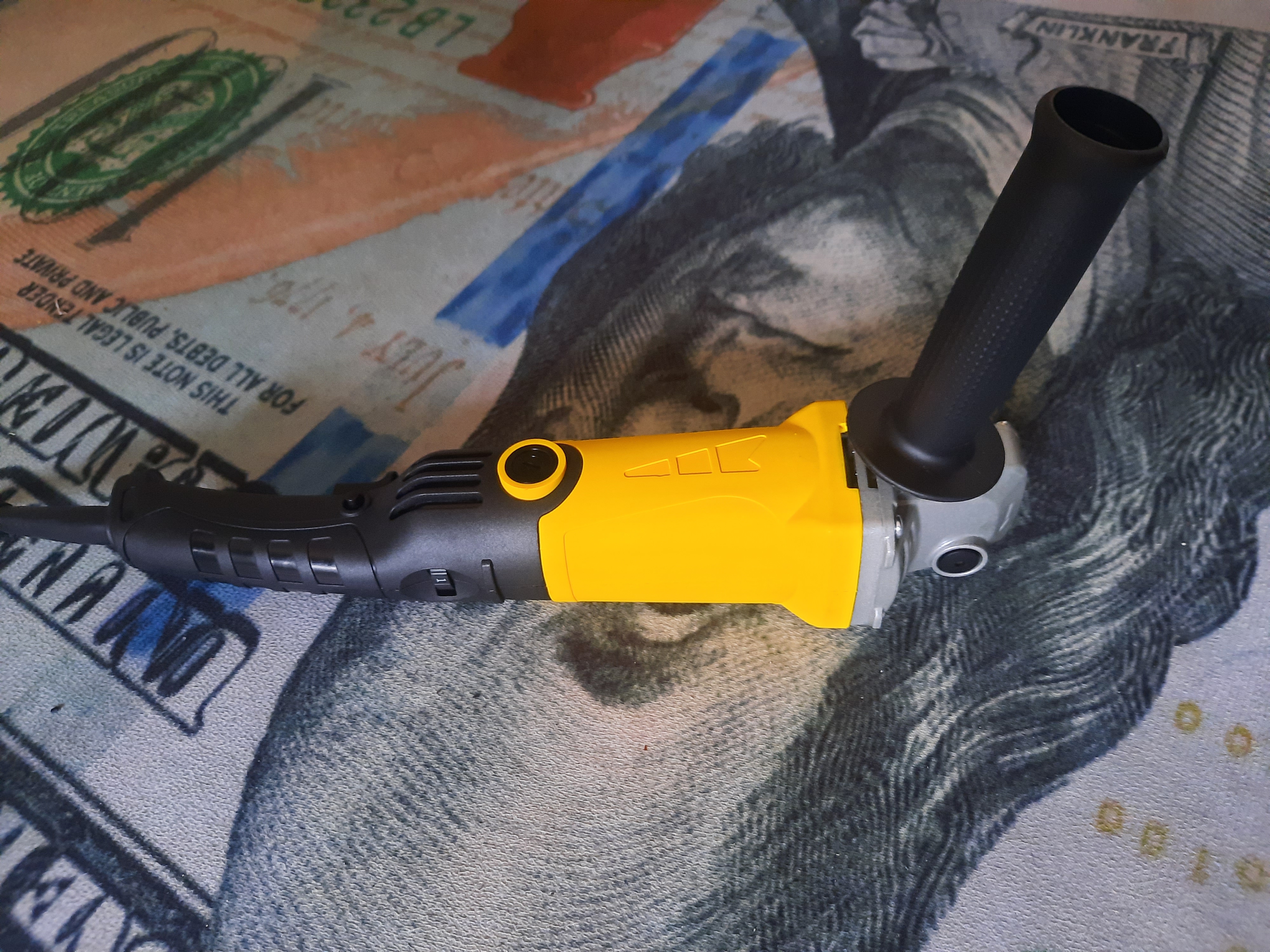 125 mm burchak silliqlash mashinasi bolgarka, tezligi 6 darajada sozlanadi