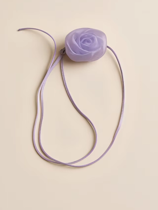 Choker ayollar uchun, bo'yinga taqiladigan taqinchoq