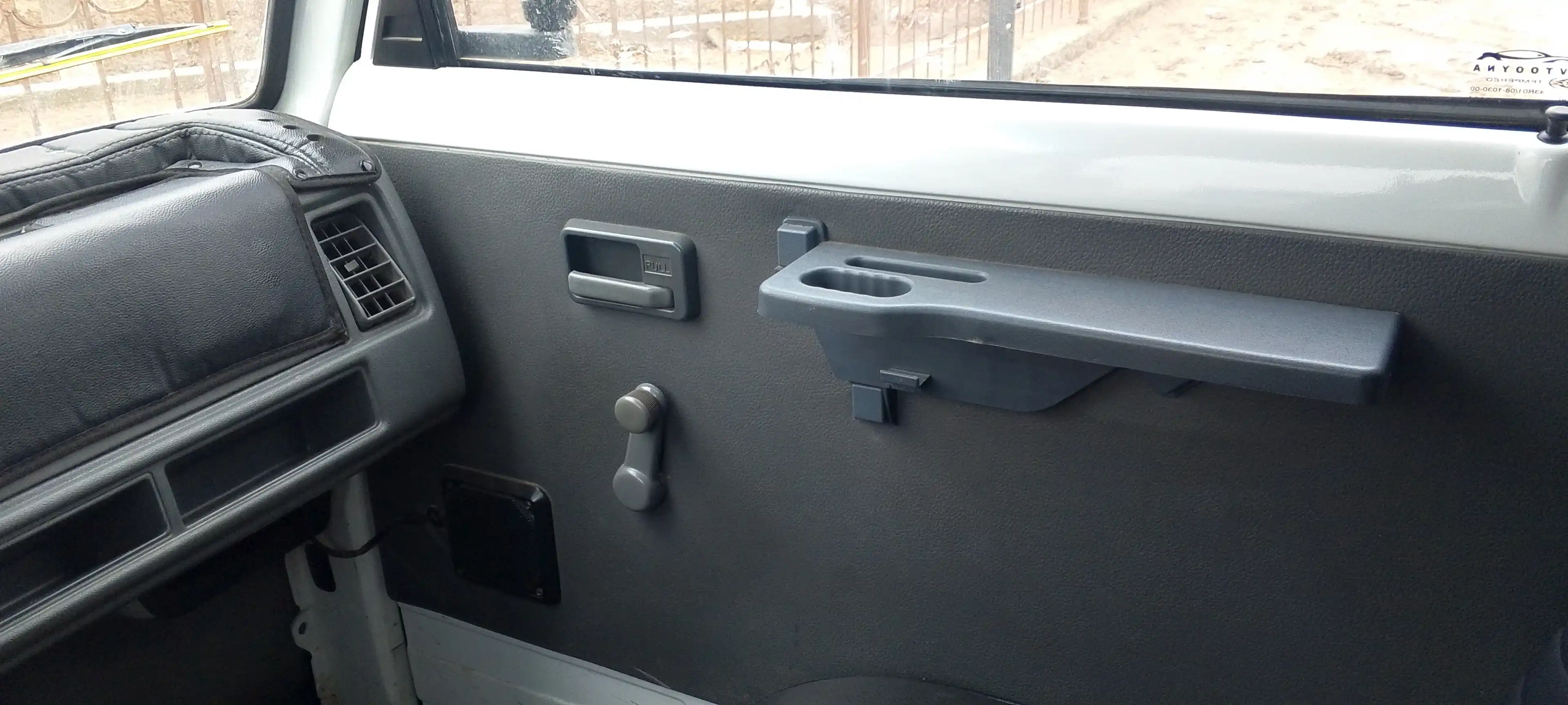 Подлокотник Damas Car, пластик, 2 шт, правый и левый