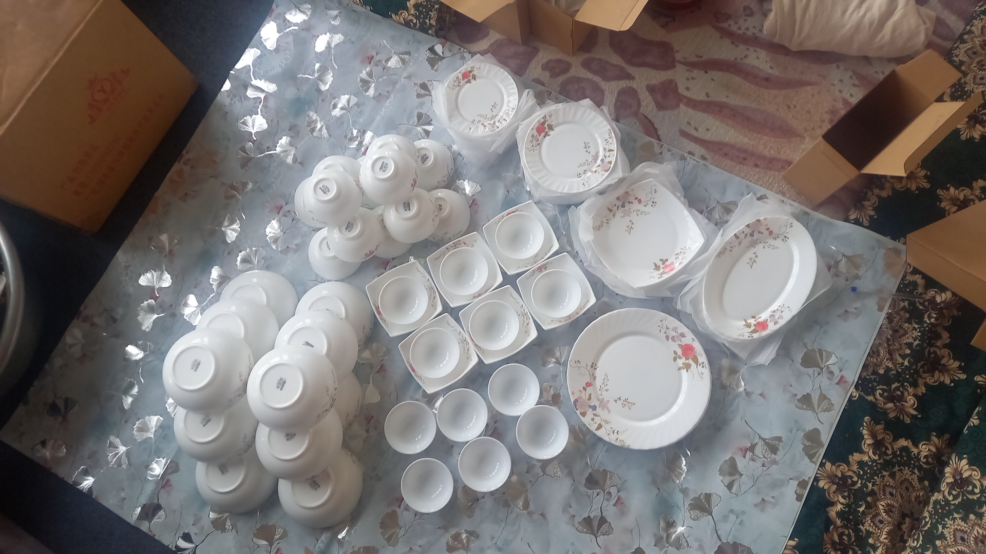 Stol uchun suv o‘tkazmaydigan lattali PVX kleonka-dasturxon