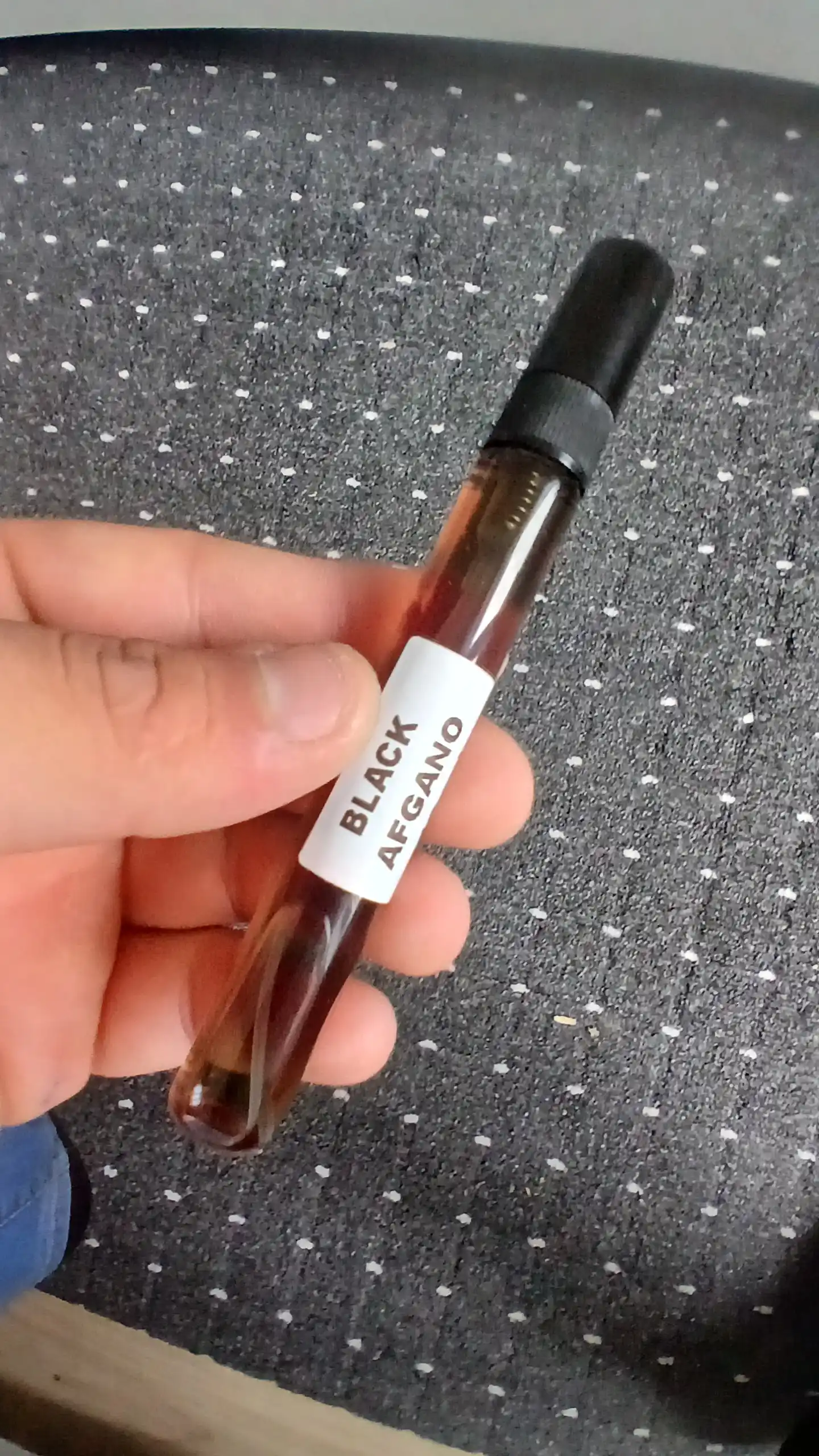 Erkaklar atiri Black afgano NASOMATTO-ga asoslangan