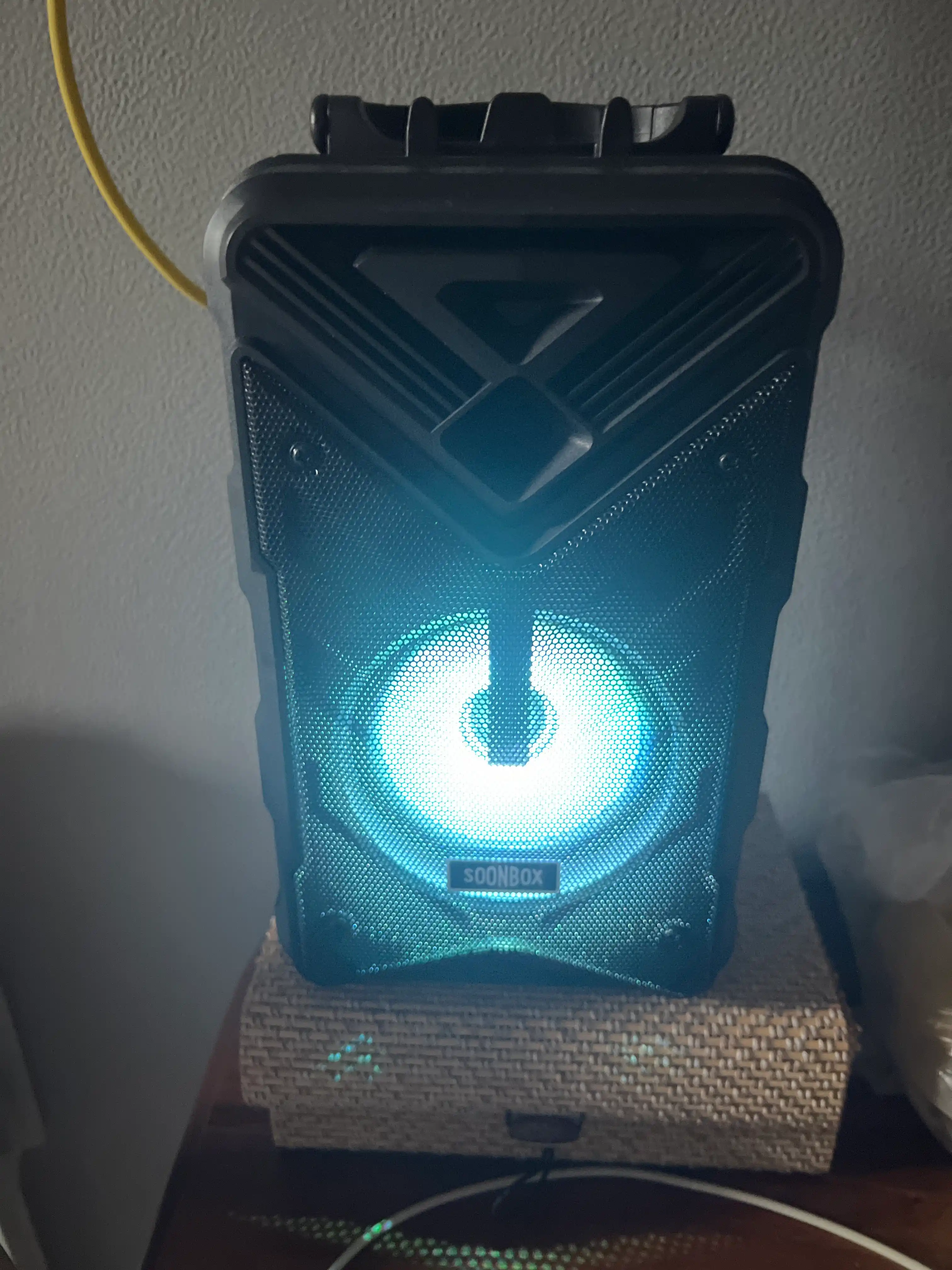 Караоке колонка Soonbox S7 с Bluetooth, FM-радио, микрофоном и LED-подсветкой