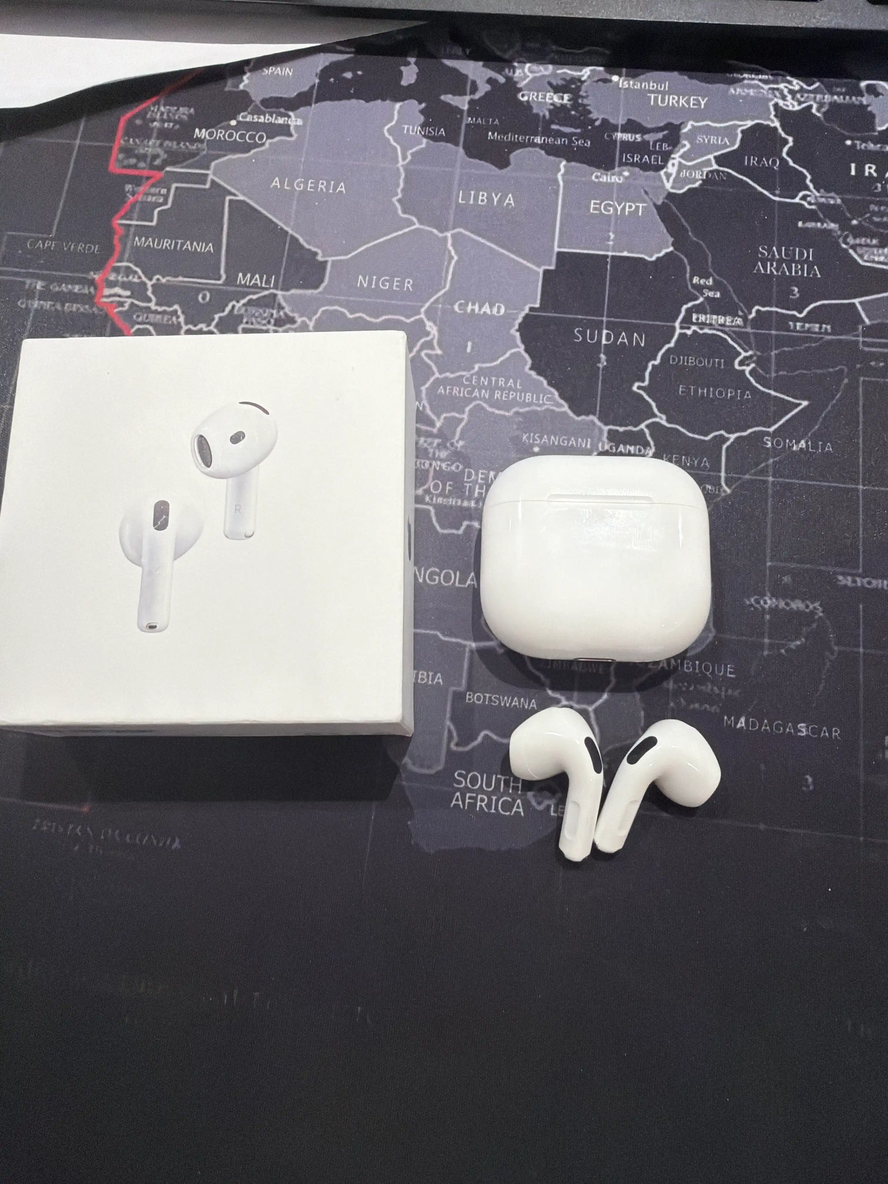 Shovqinni kamaytiruvchi Apple Airpods 4/4 ANC simsiz quloqchinlari