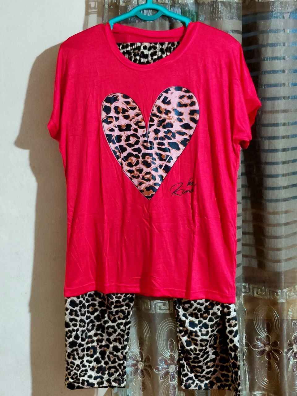 Ayollar uchun uy uchun to'plam, 3 tasi 1 da pijama, razmer standart 46-48-50-52, viskoza