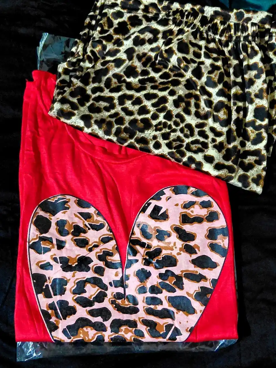 Ayollar uchun uy uchun to'plam, 3 tasi 1 da pijama, razmer standart 46-48-50-52, viskoza