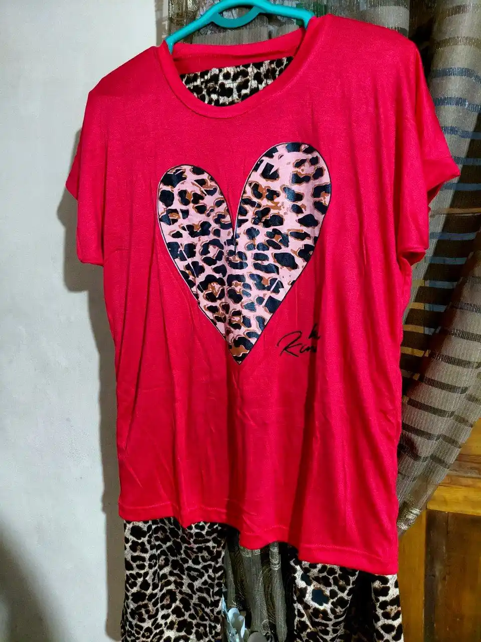 Ayollar uchun uy uchun to'plam, 3 tasi 1 da pijama, razmer standart 46-48-50-52, viskoza