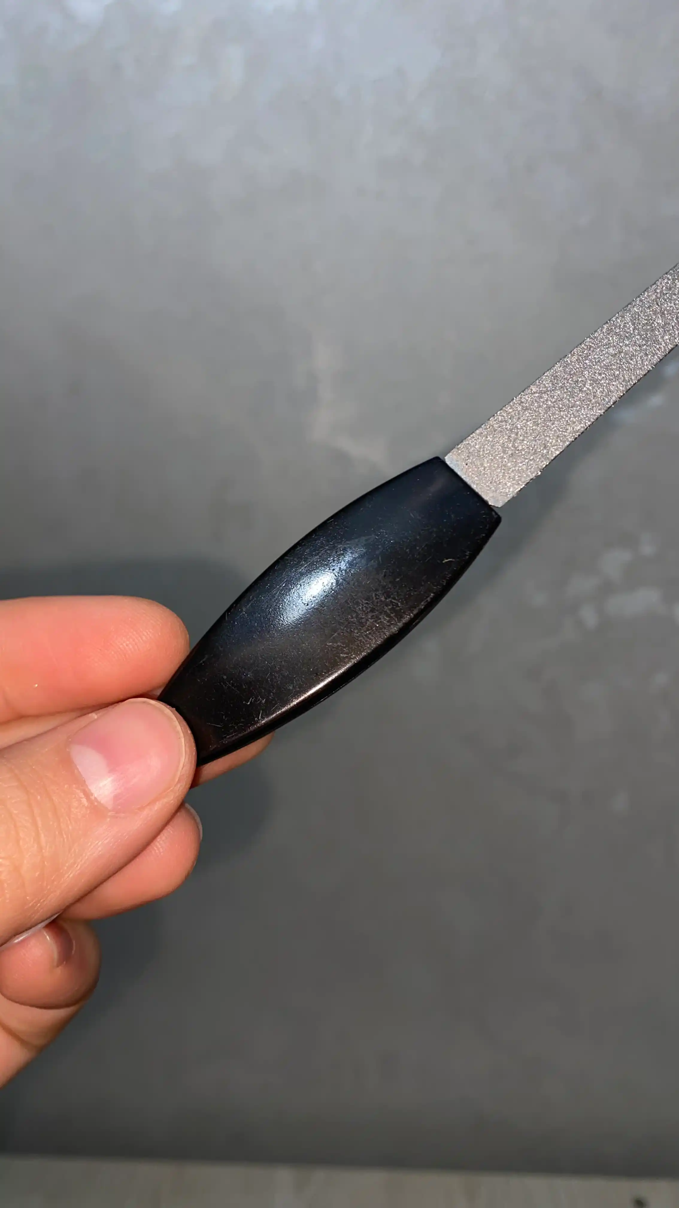 OPI 100/180 tirnoq pilkasi