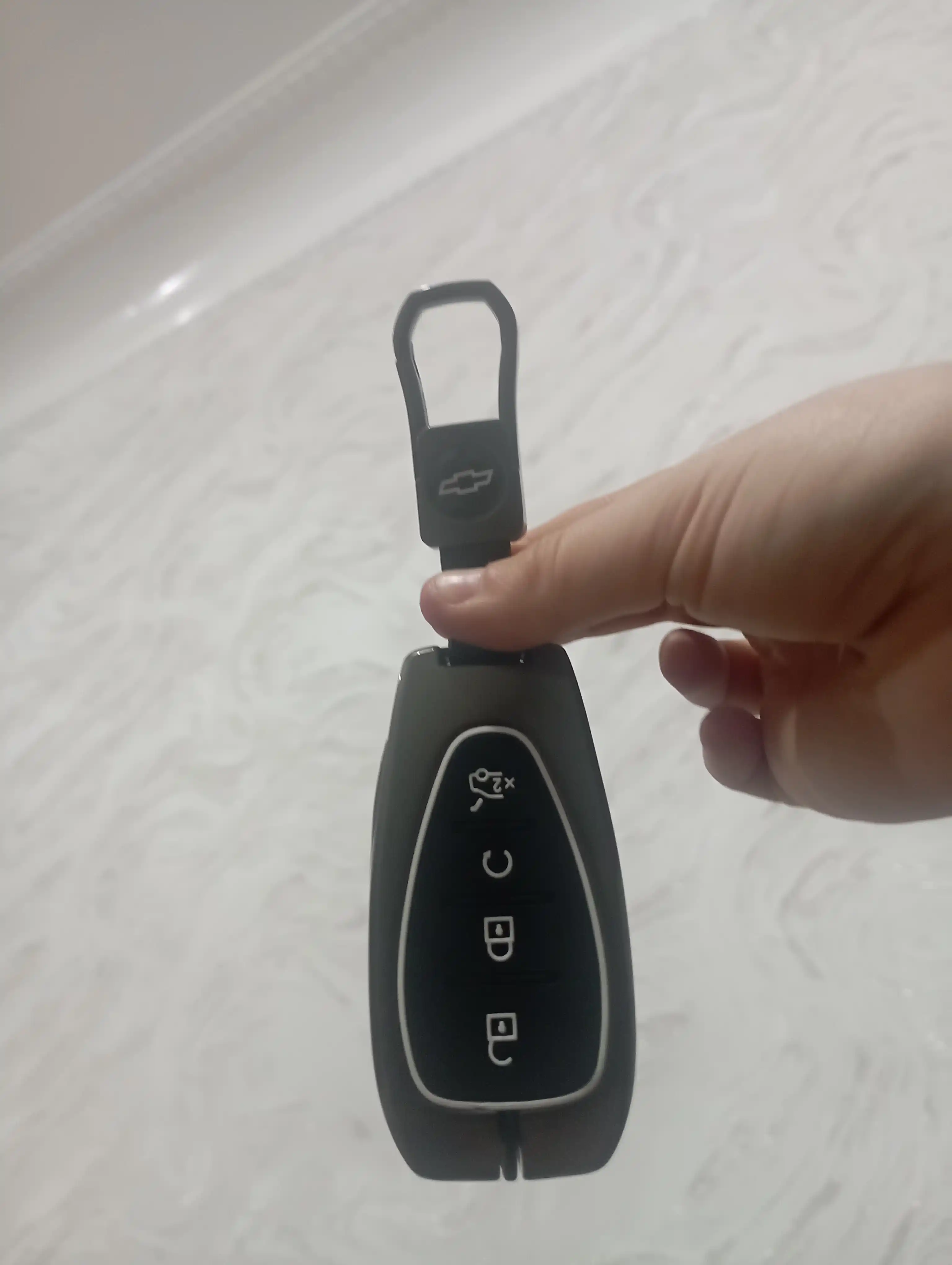 Magicar va avto pultlar uchun metall g‘ilof - qora va xrom rangda, sifatli brelok bilan