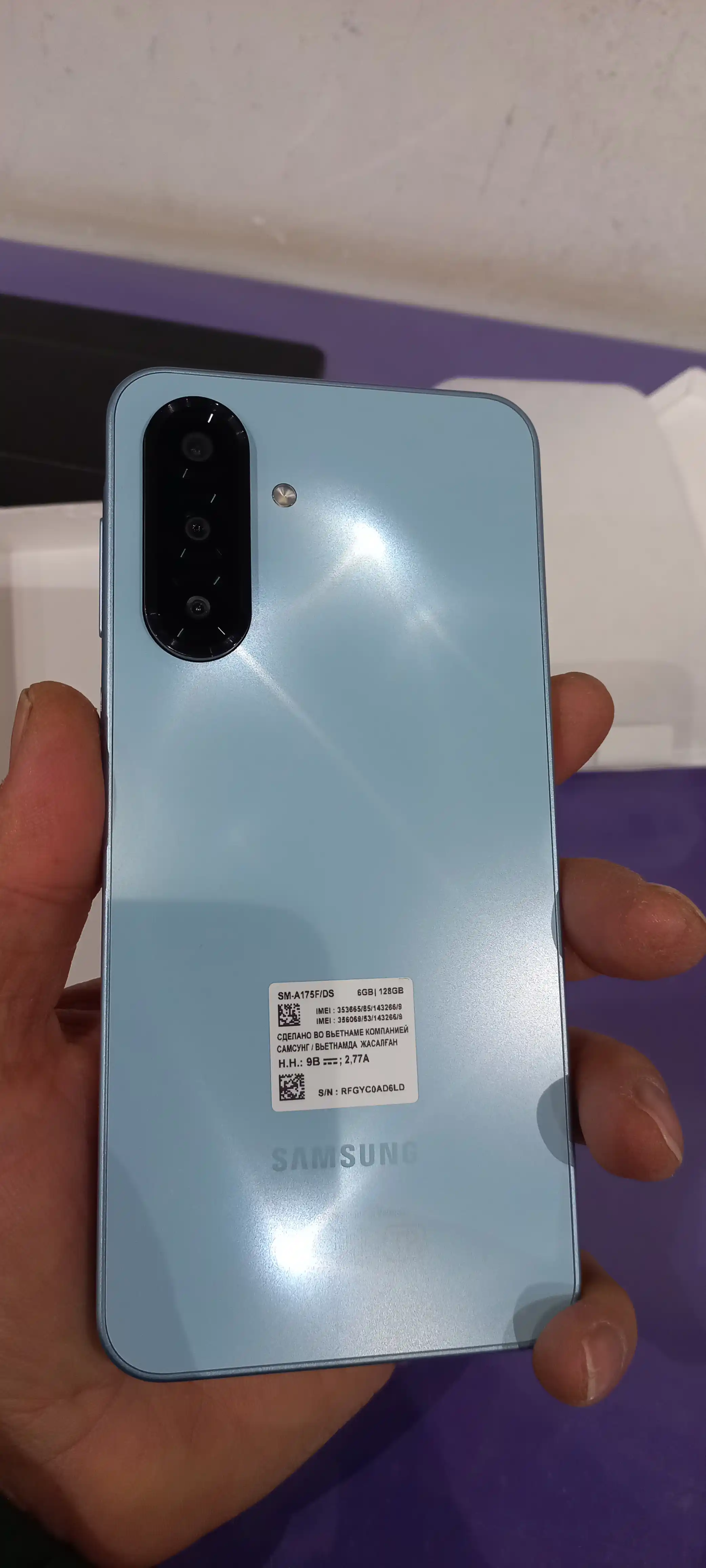 Смартфон Samsung Galaxy A17, 6.7" 90Гц экран, камера 50Мп, батарея 5000 мА/ч