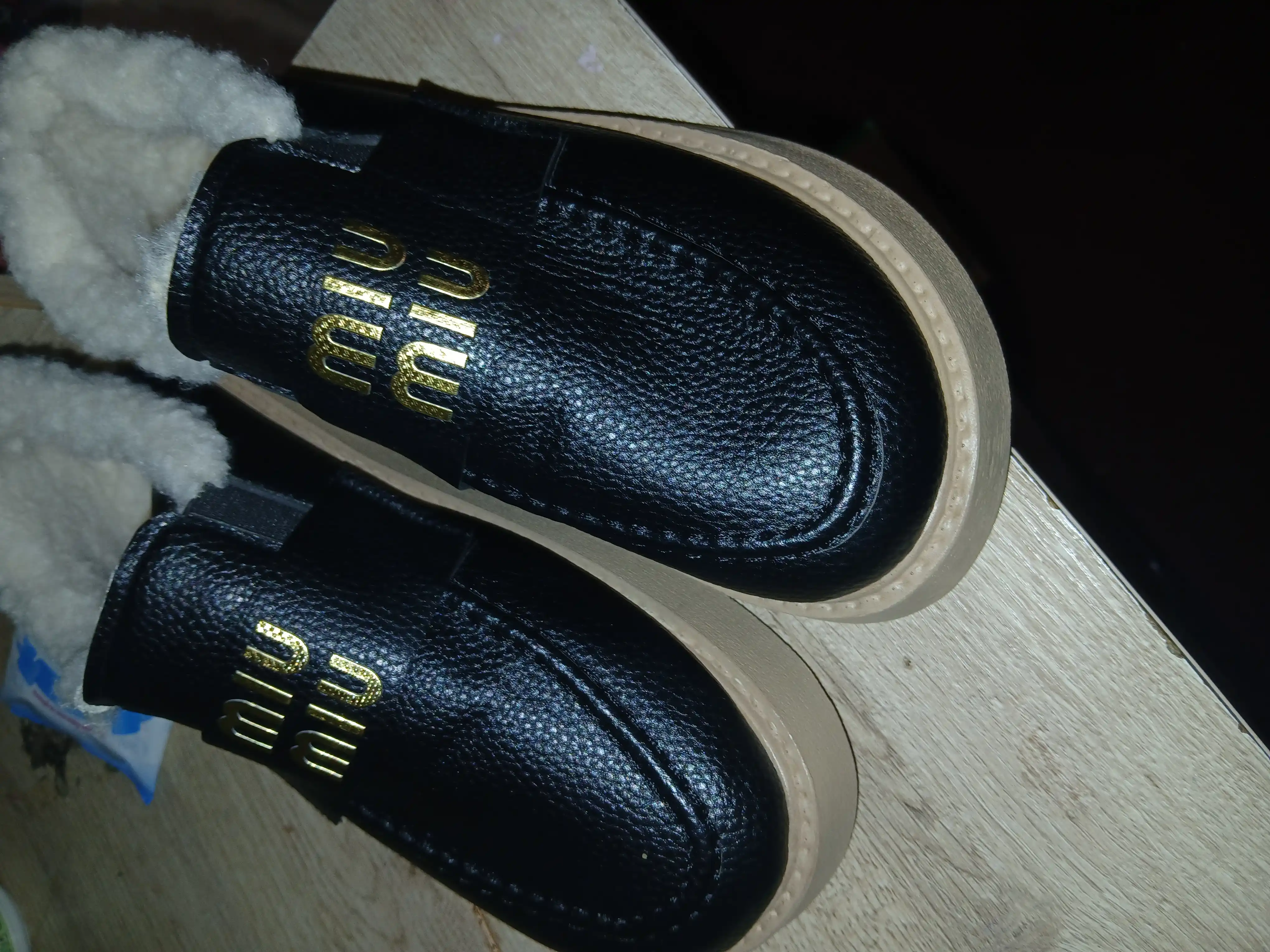 Uggi, Ayollar Qizlar qishki poyabzal yingil taglik qalin mex 2025 Yangi
