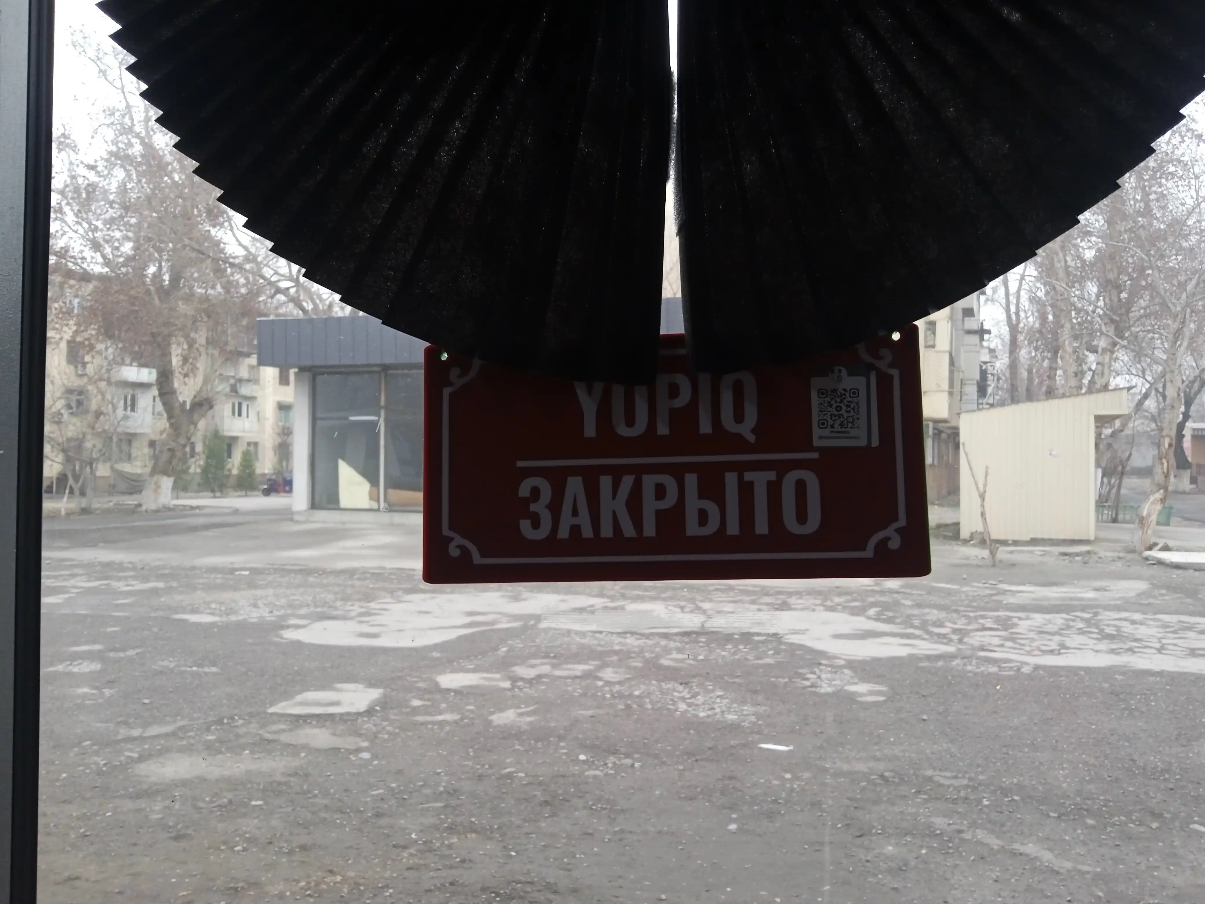 Двусторонняя табличка для двери «Открыто / Закрыто» – пластик 12х24 см, 4 мм толщина