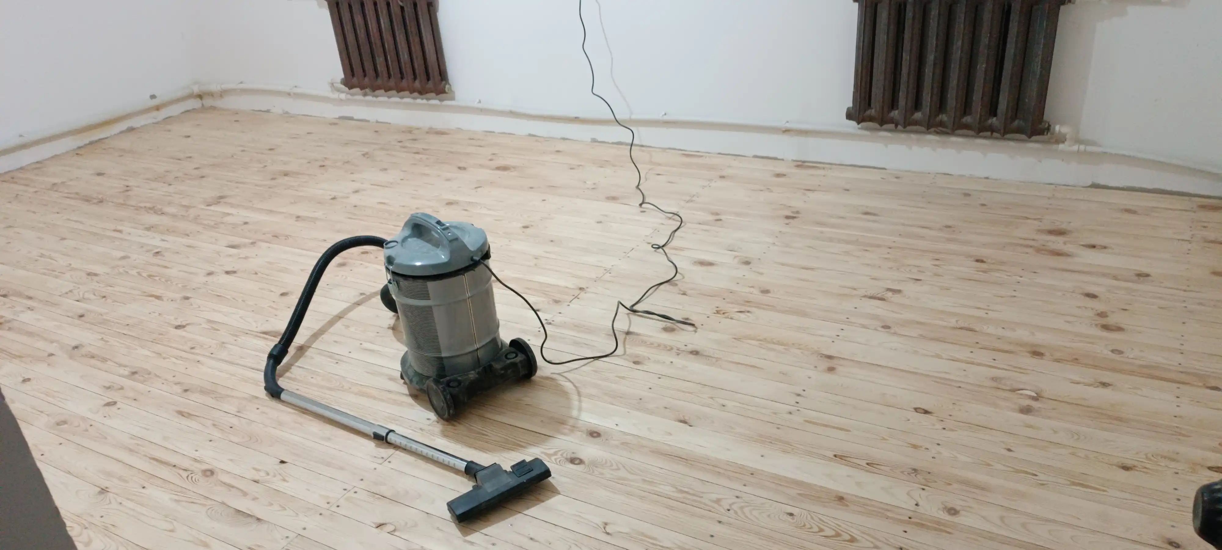 Барабанный пылесос BD-K2120PG, 2000 Вт, сухая уборка, ведро 21 л, Made in China