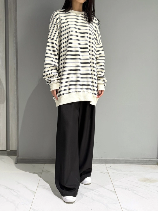 Chiziqli erkin fasonli svitshot, standart o‘lcham M–XL