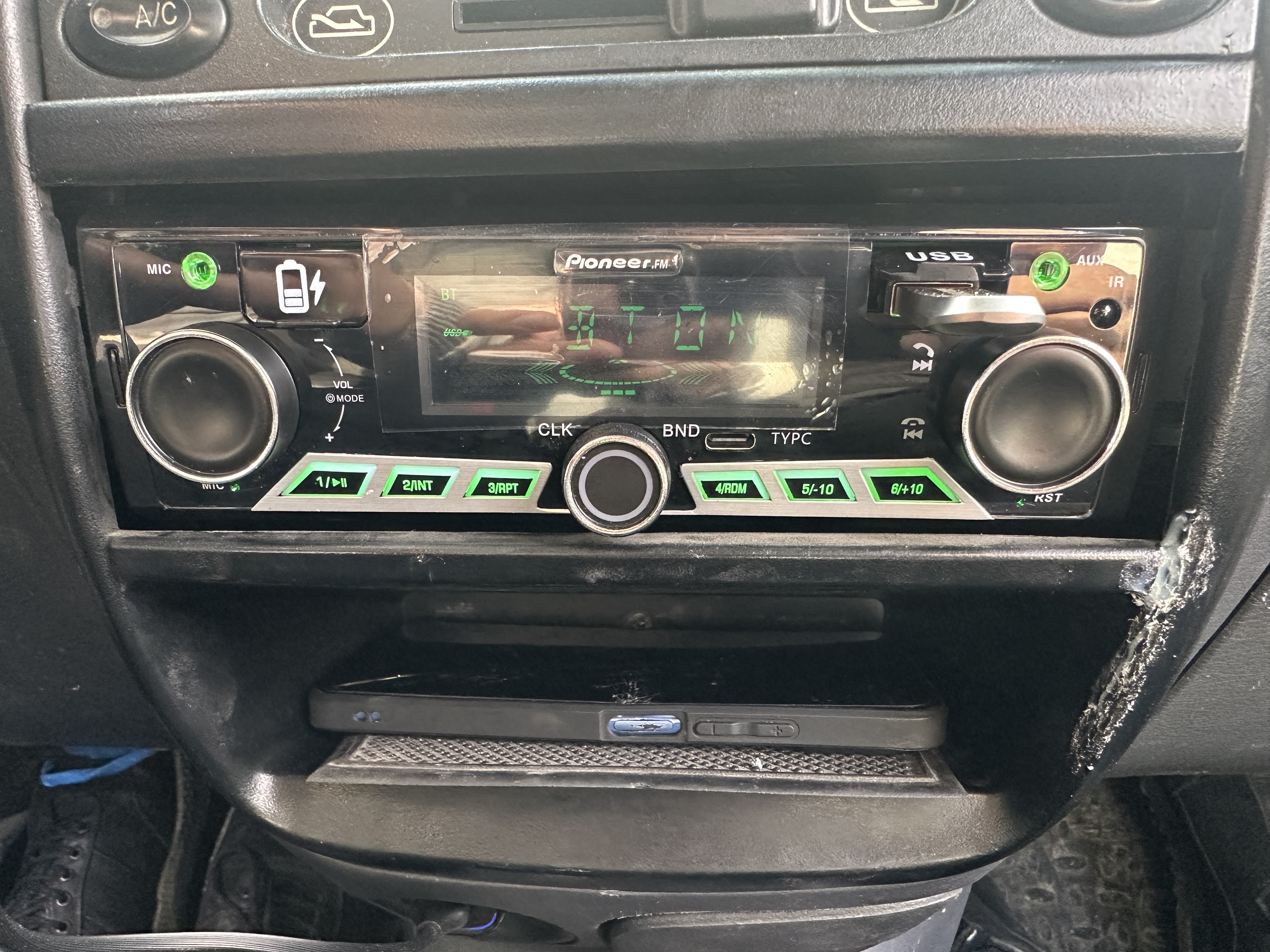 Avtomagnitafon Pioneer 2 pult Bluetooth, USB, AUX, FM radio magnitofon