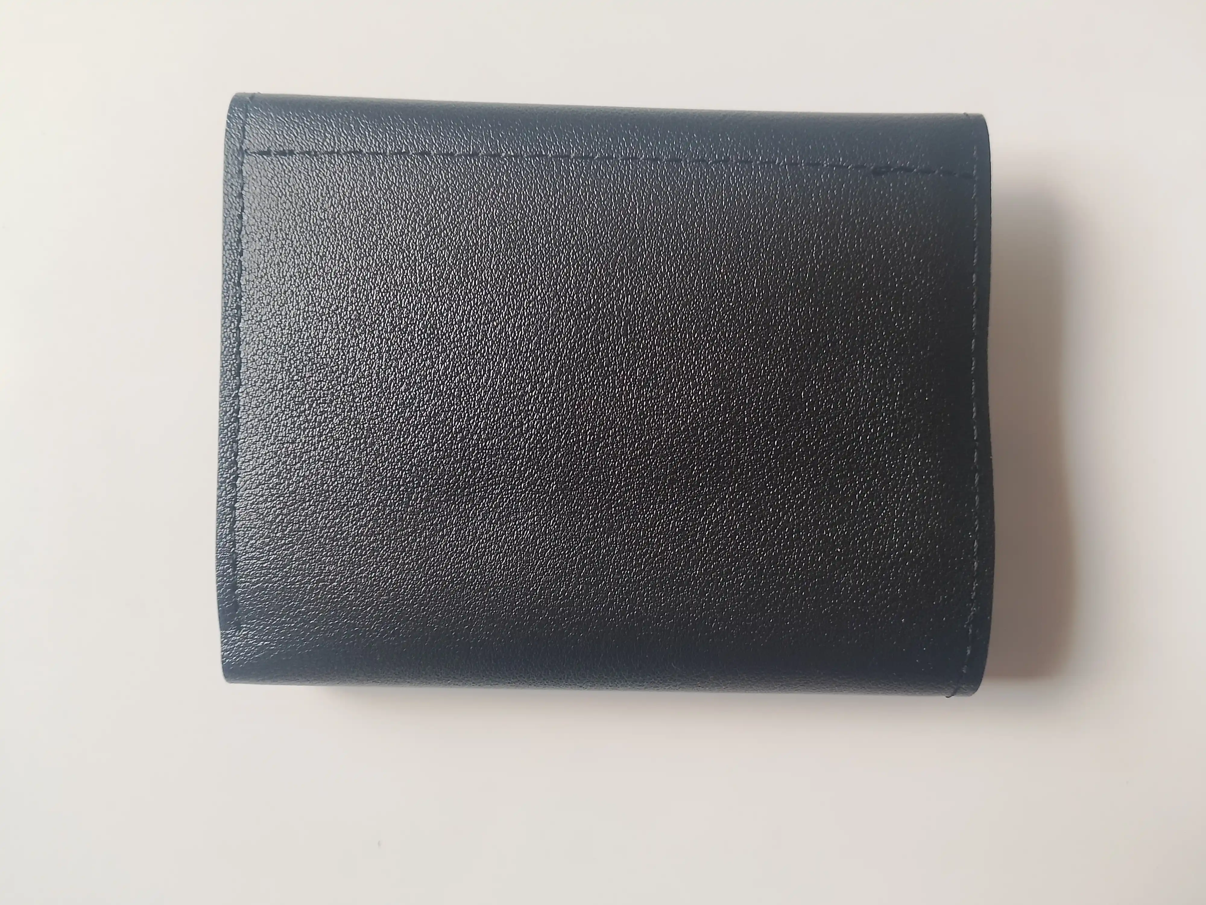 Ayollar hamyoni, tugmali qulfl, o‘lchami 11 sm x 9 sm