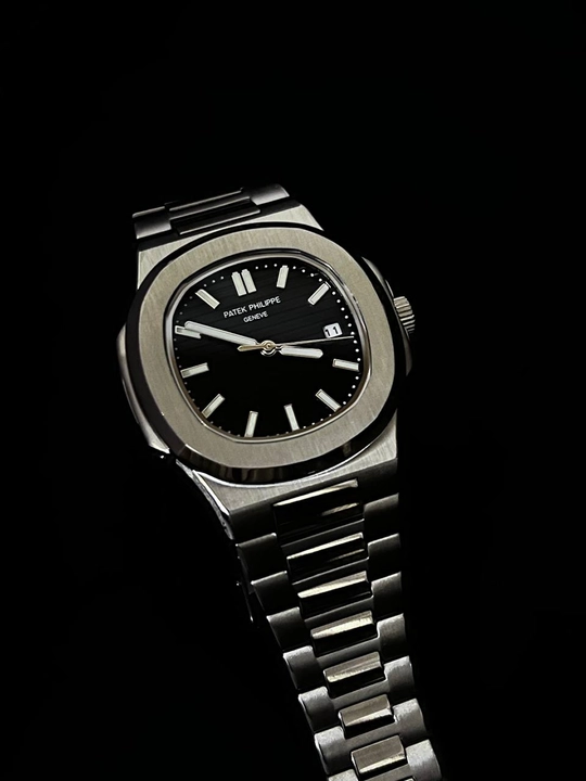 Patek Philippe Nautilus с черным циферблатом