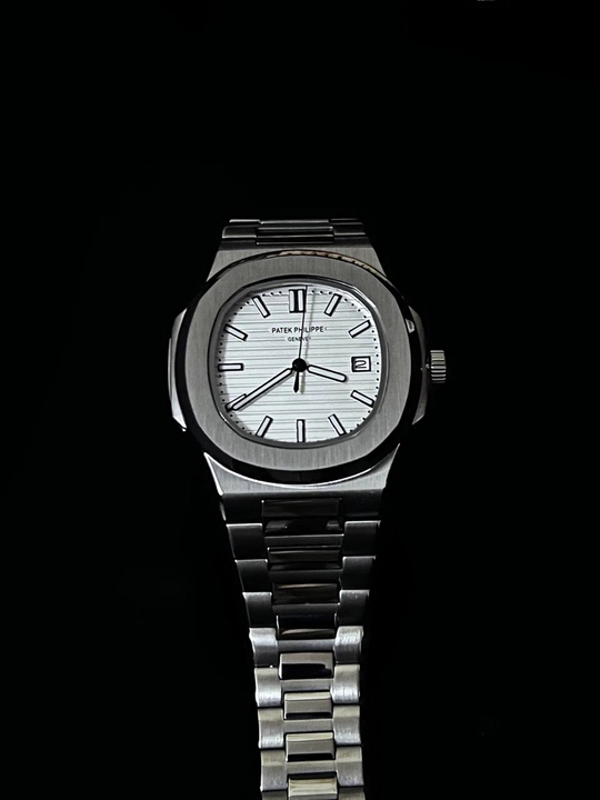 Patek Philippe Nautilus с белым циферблатом