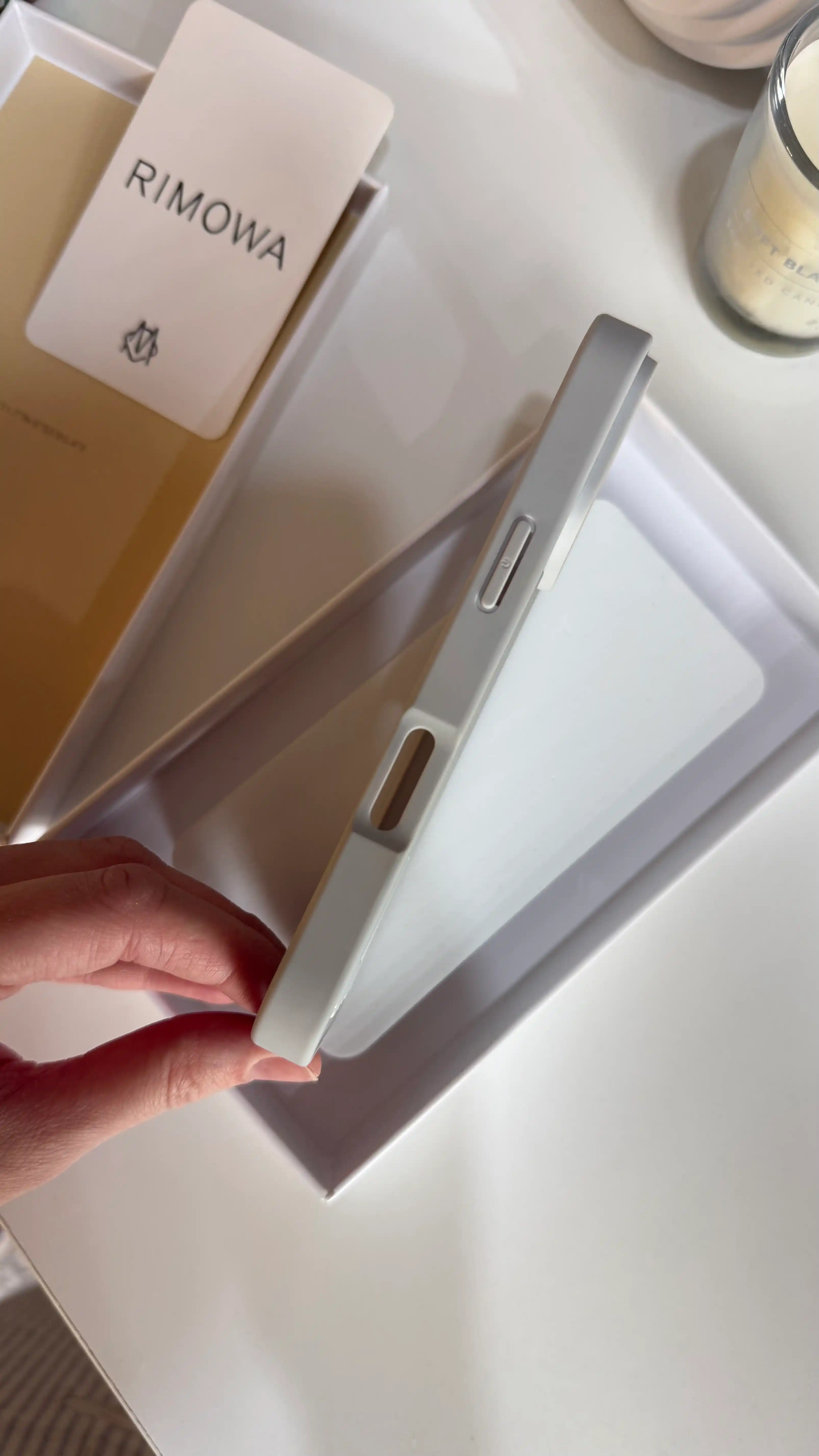 IPhone 16 va iPhone 17 uchun Rimowa telefon g‘ilofi, zarbaga chidamli, himoyalovchi